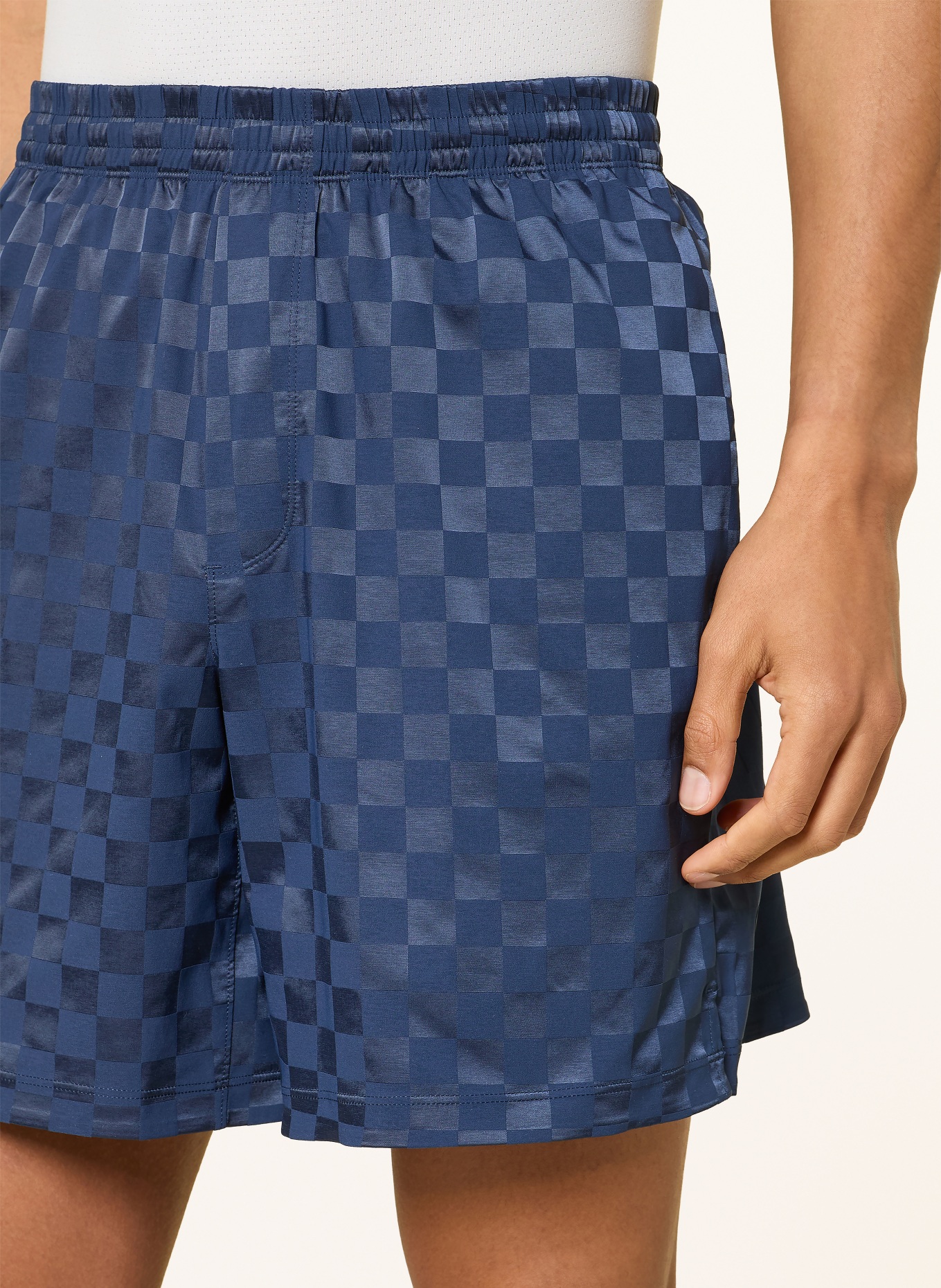 lululemon Trainingsshorts CHECKERBOARD SATIN 7IN: DUNKELBLAU
