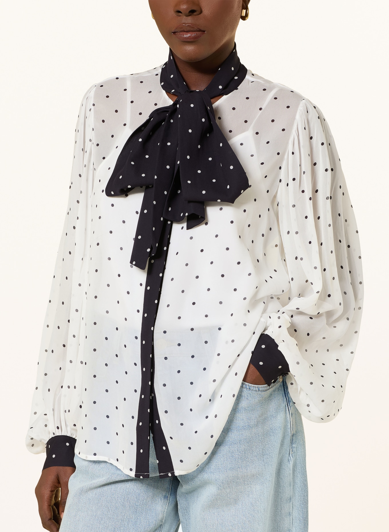 REISS Blouse à nœud ARIAL: BLANC / NOIR