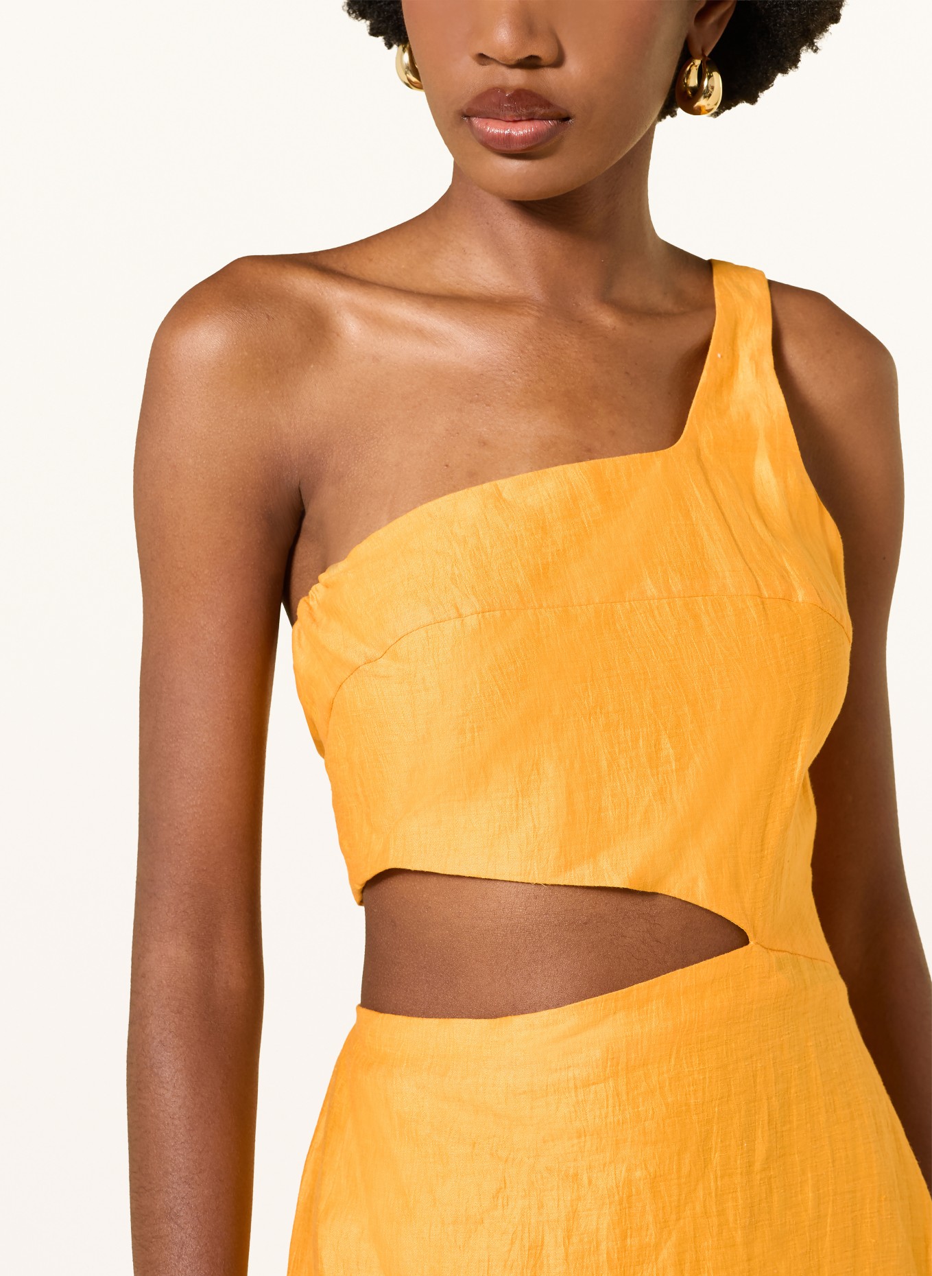 maje One-Shoulder-Kleid mit Leinen und Cut-out: ORANGE