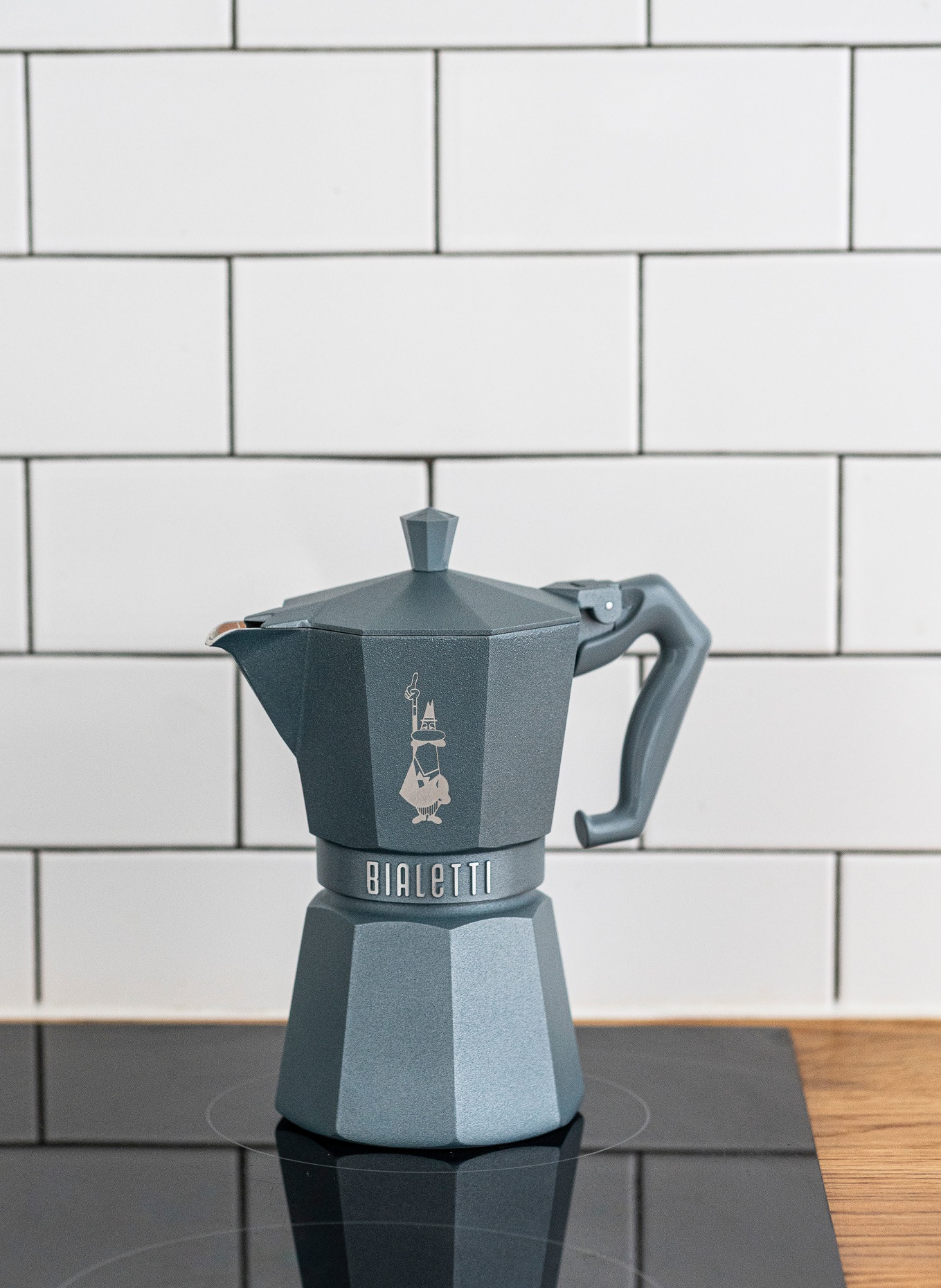 DOLCE & GABBANA CASA Espresso vařič MOKA EXCLUSIVE: ŠEDÁ