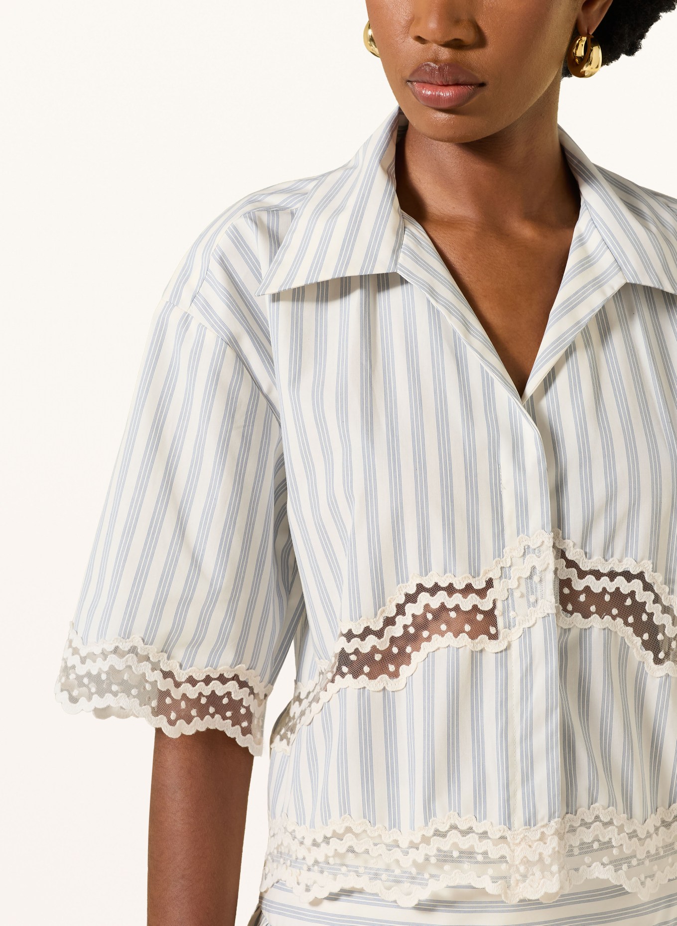 SANDRO Bluse mit Spitze: WEISS / HELLBLAU