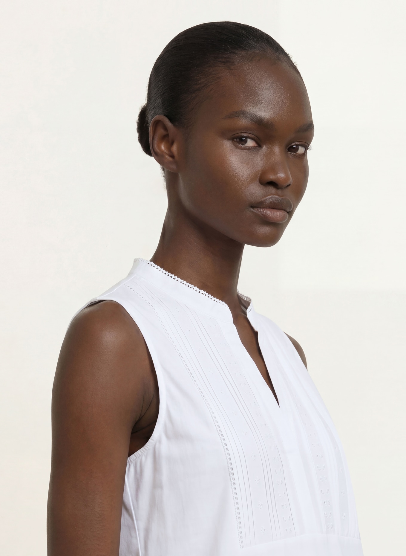HOBBS Blusentop MILLIE mit Lochspitze: WEISS
