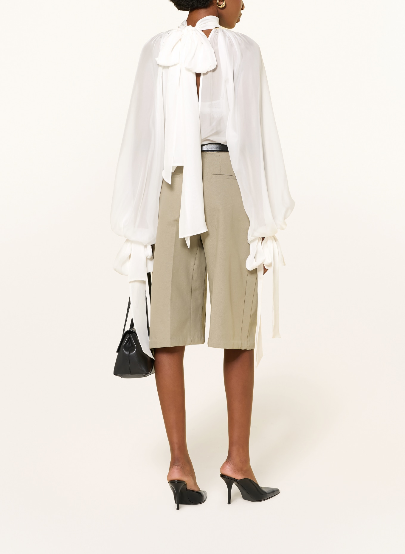 ARAKII Seidenbluse mit Schluppe und Rüschen: WEISS