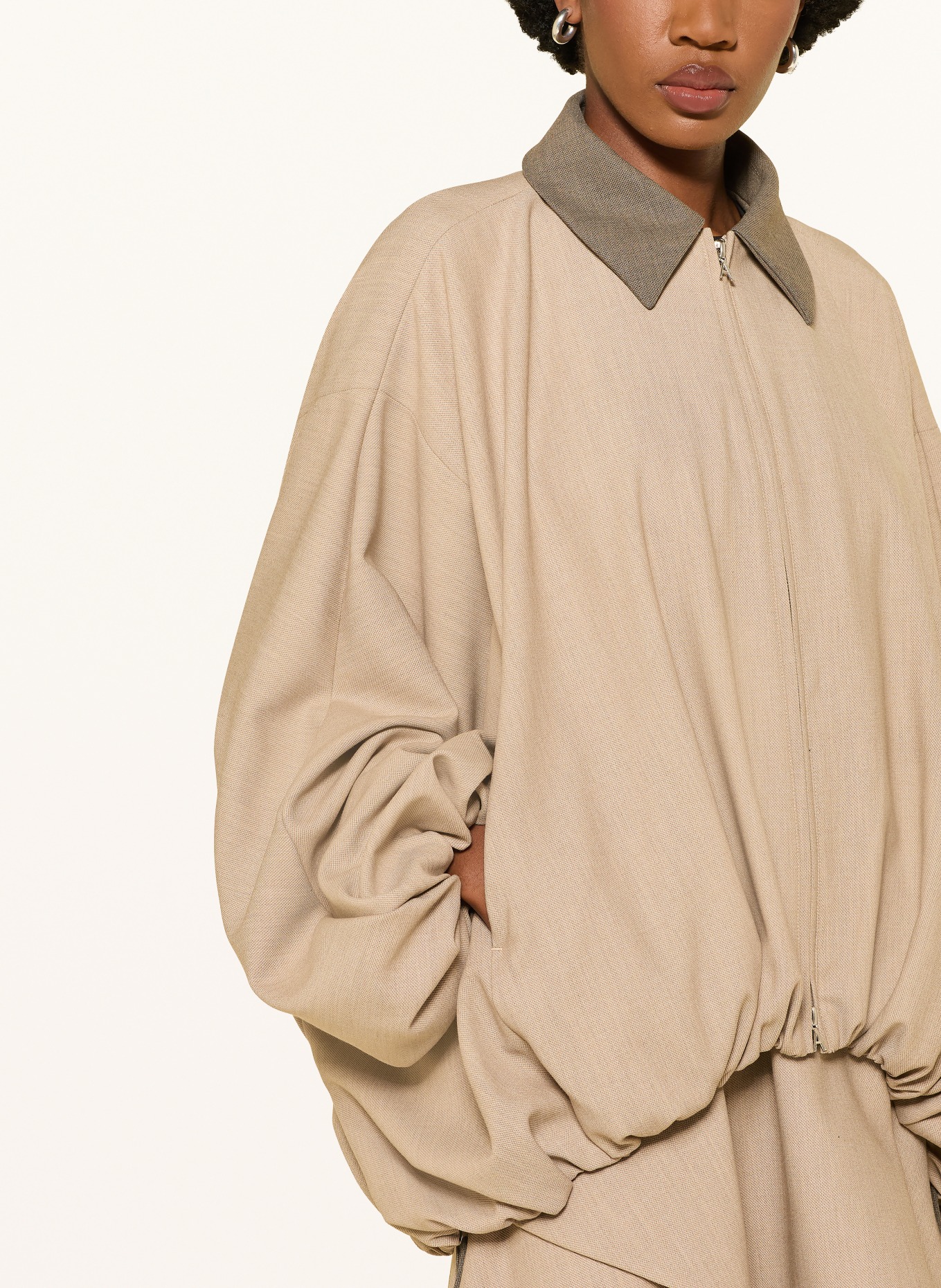 ARAKII Overjacket: BEIGE / TAUPE