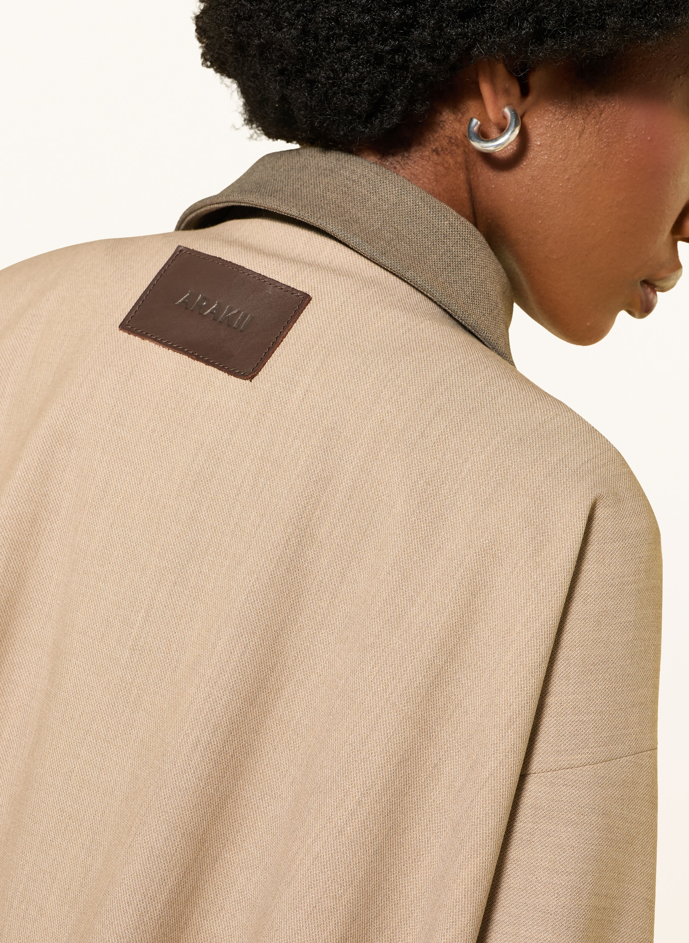 ARAKII Overjacket: BEIGE / TAUPE