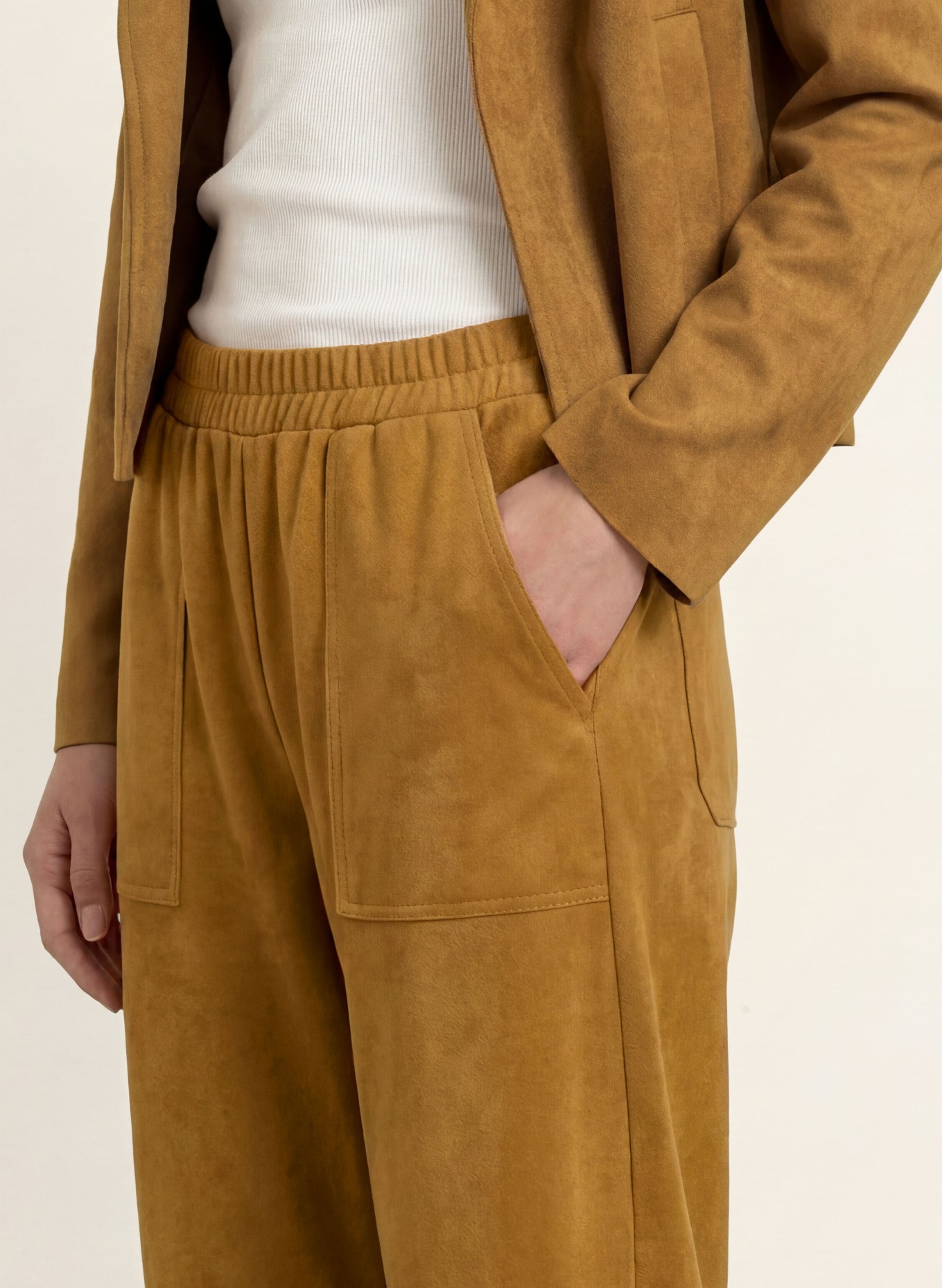 OPUS 7/8-broek MYHA in leerlook: LICHTBRUIN