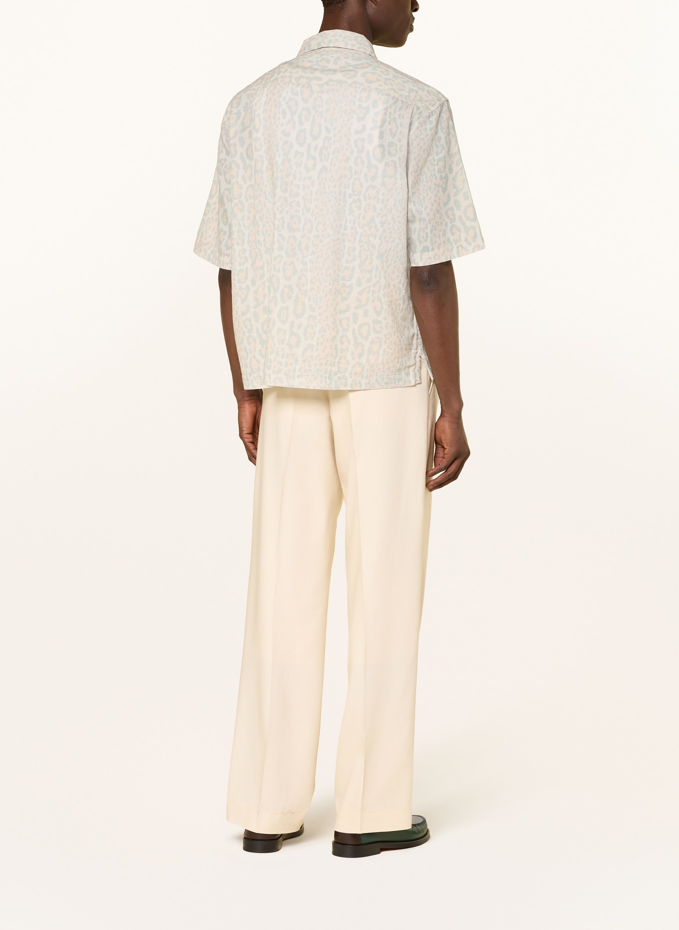 ALLSAINTS Chemise à manches courtes CRUZ LEO, coupe oversize: ÉCRU / BLEU CLAIR