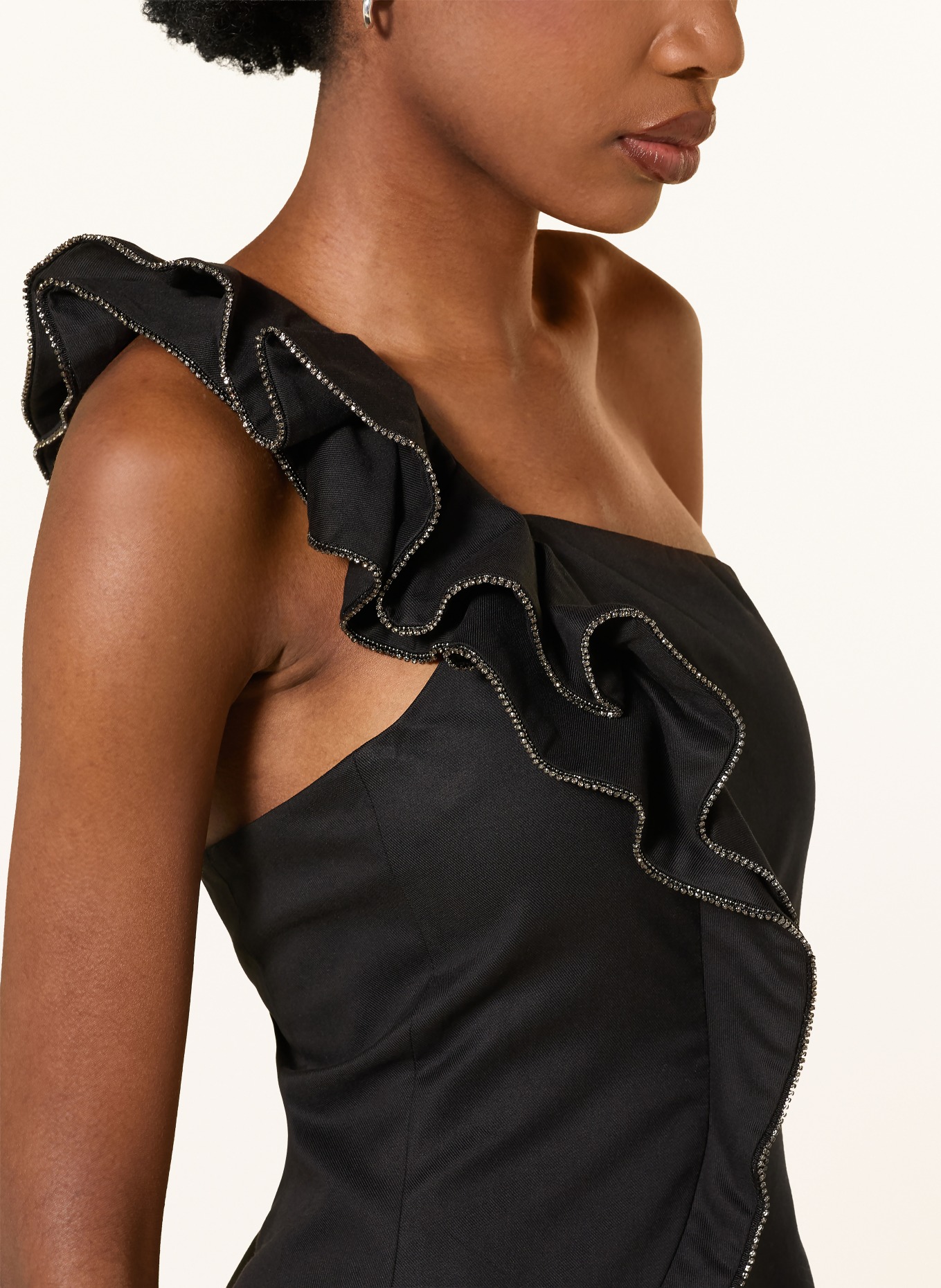 ba&sh One-Shoulder-Kleid SILLA mit Schmucksteinen und Volants: SCHWARZ