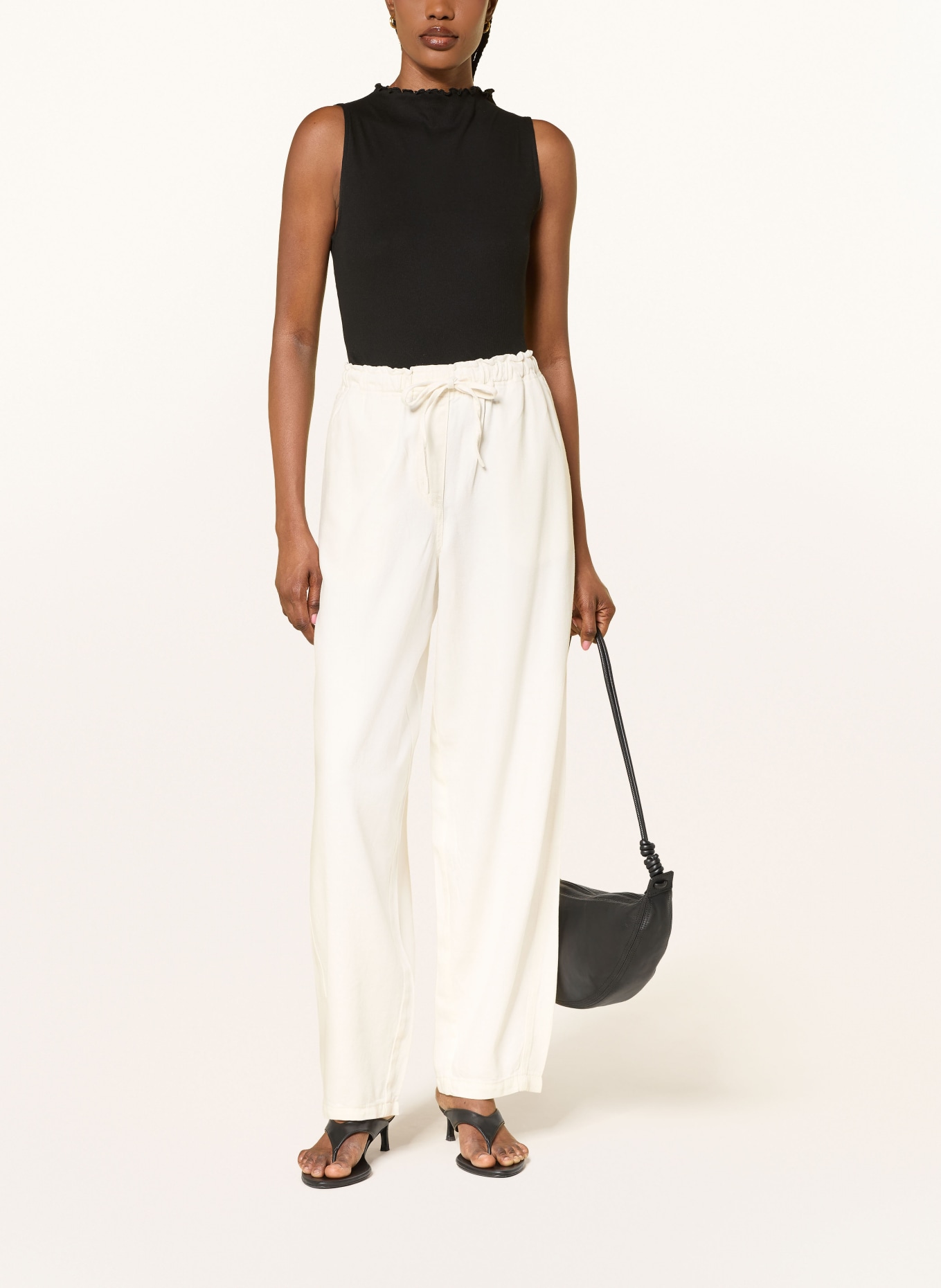 ARKET Top SUE: SCHWARZ