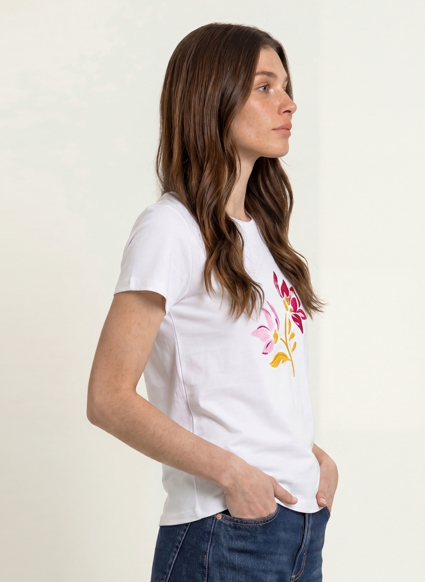HOBBS T-Shirt: WEISS / DUNKELROT / GELB