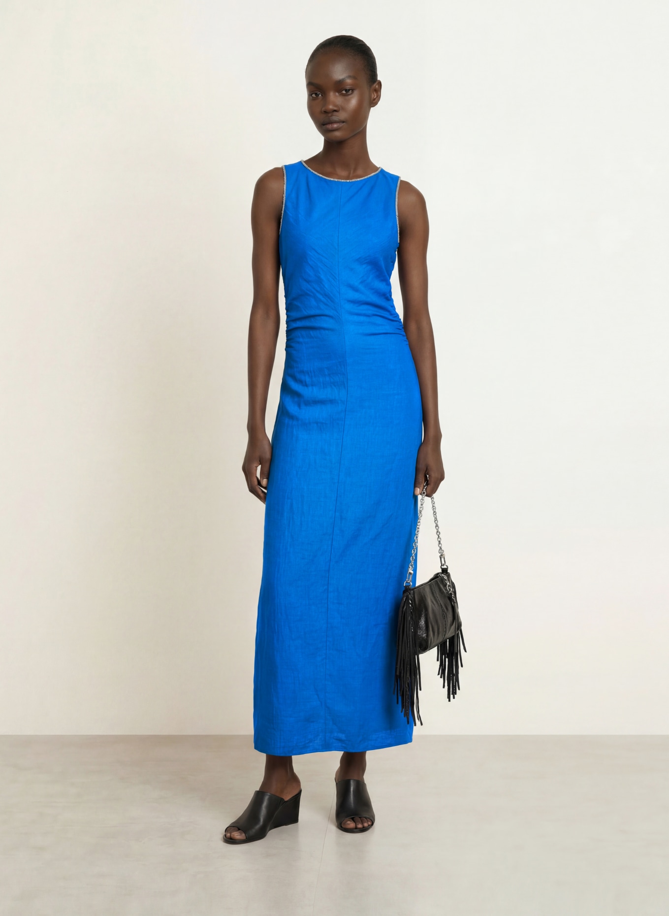 maje Kleid mit Leinen und Schmucksteinen: BLAU