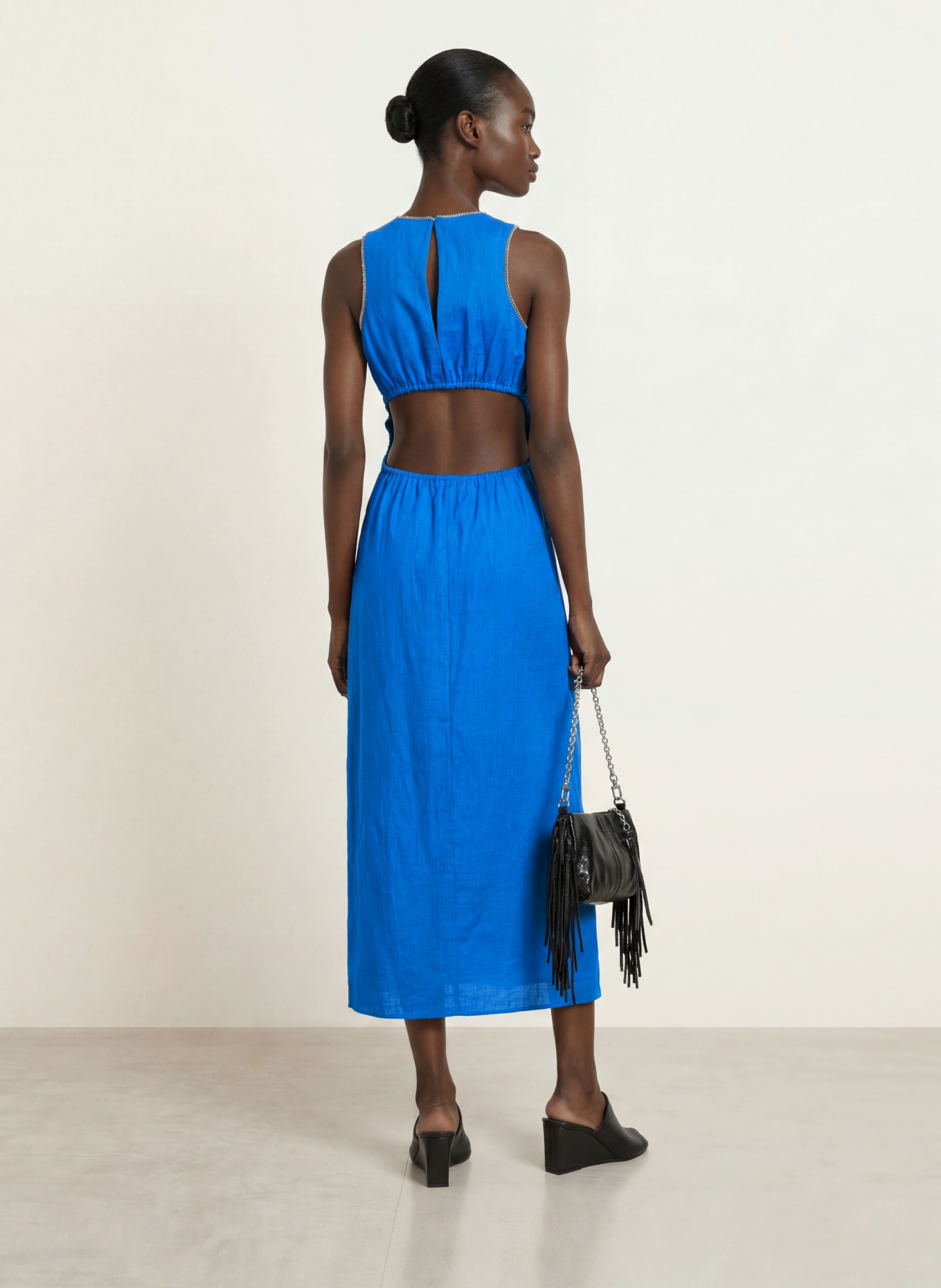 maje Kleid mit Leinen und Schmucksteinen: BLAU