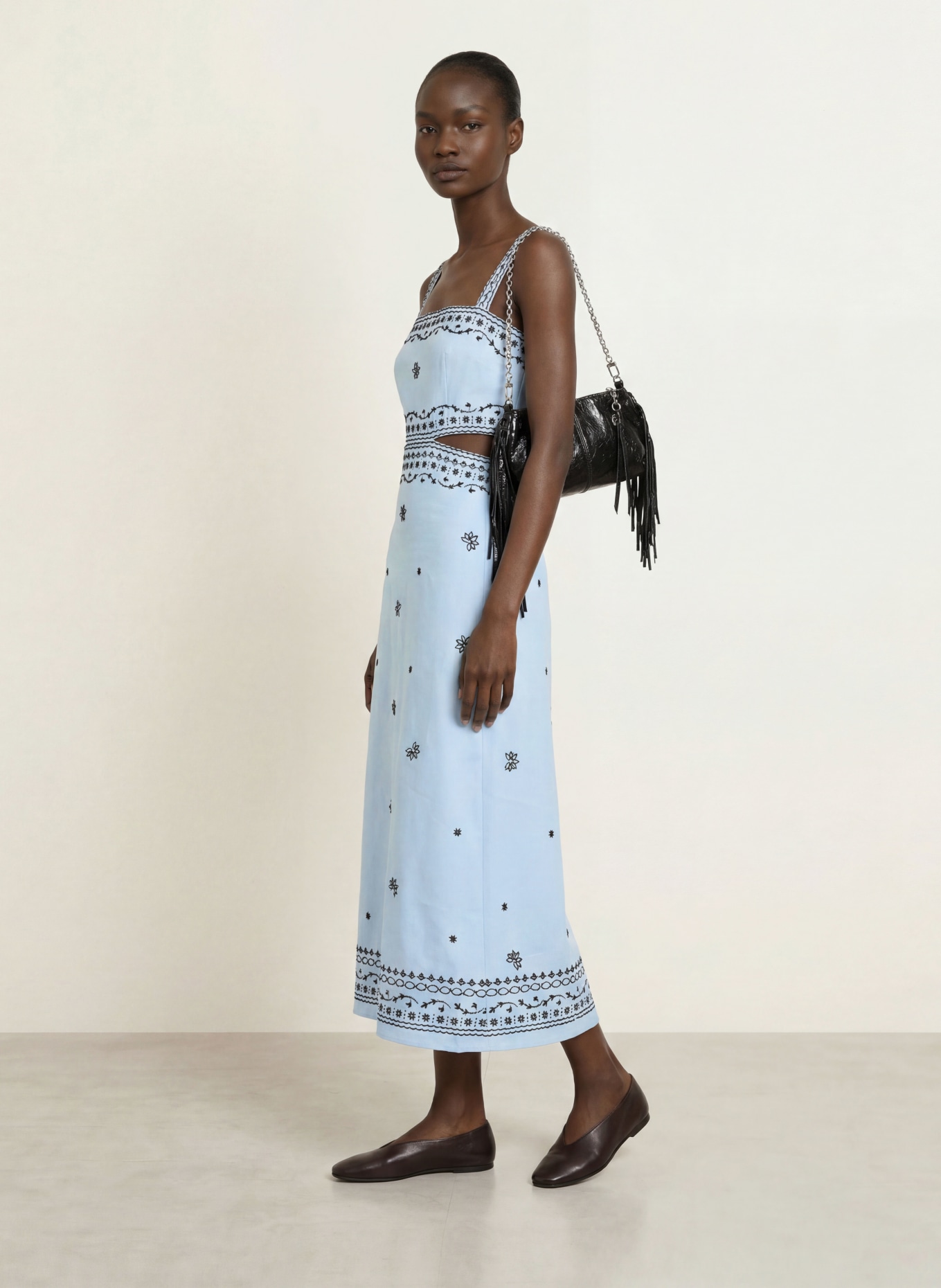 maje Kleid mit Leinen und Cut-outs: HELLBLAU / WEISS / SCHWARZ