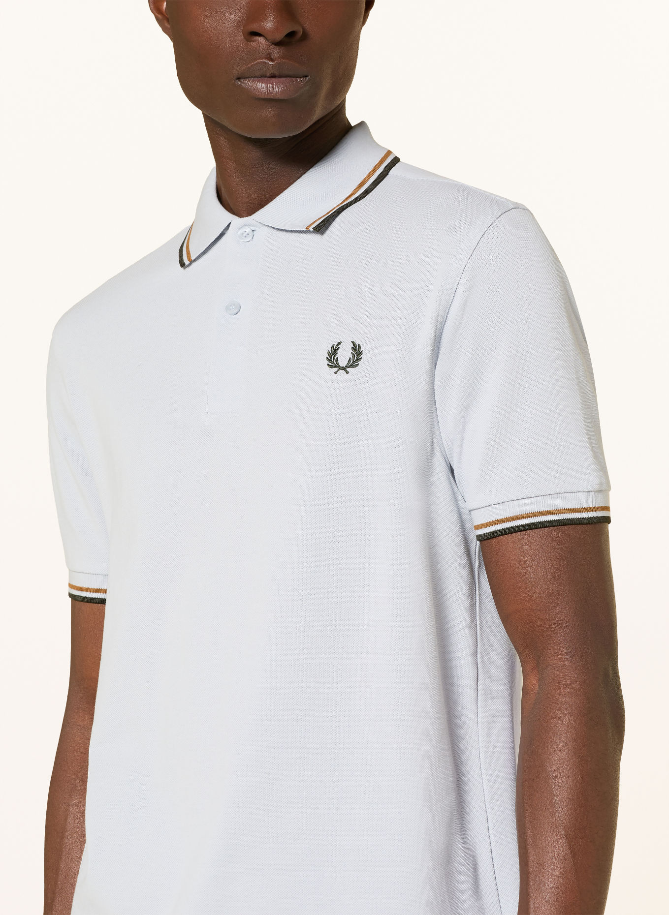FRED PERRY Piqué-Poloshirt: HELLBLAU / CAMEL / SCHWARZ