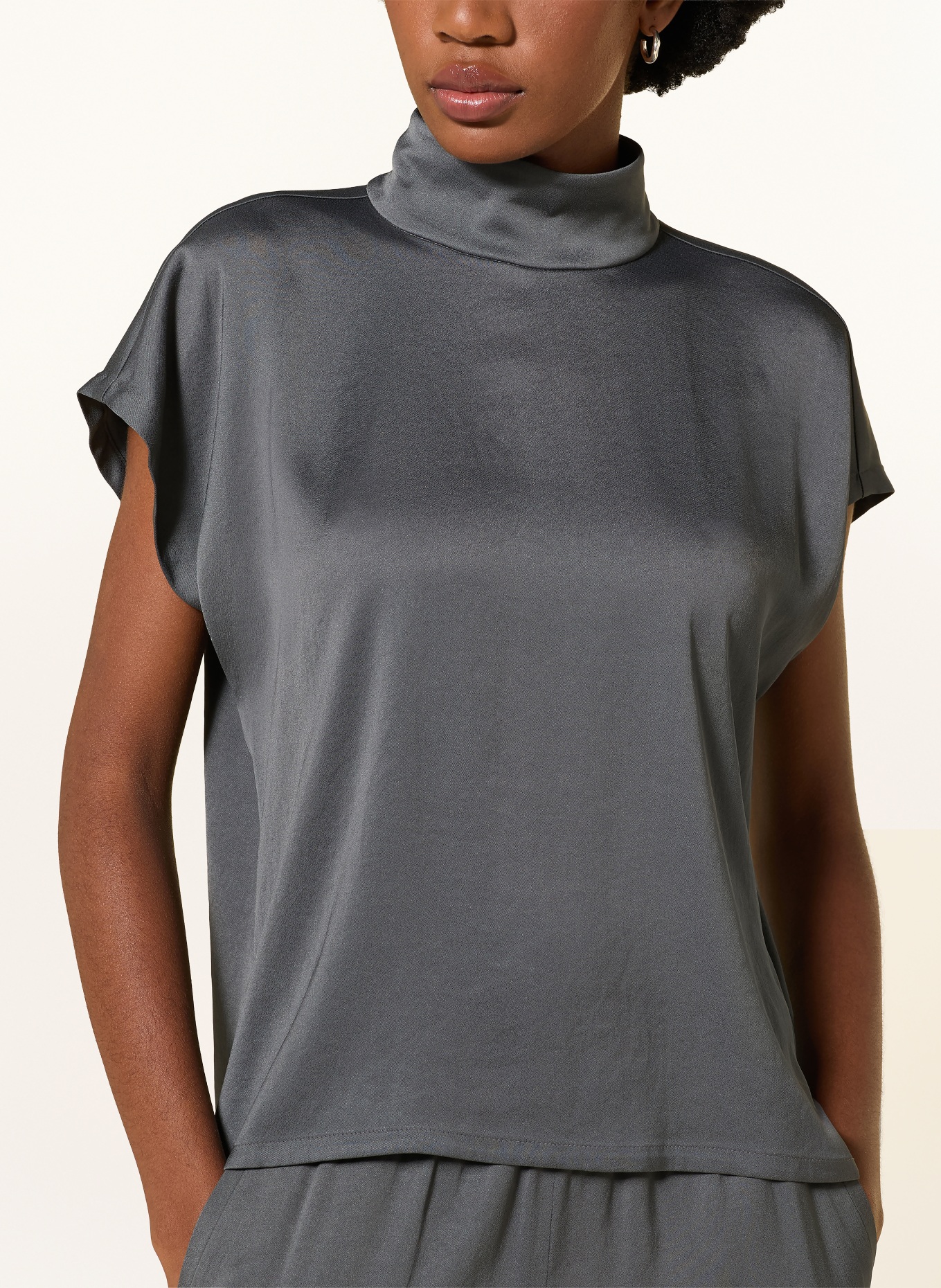 DRYKORN Blusenshirt ALARIA_1 aus Satin: DUNKELGRAU