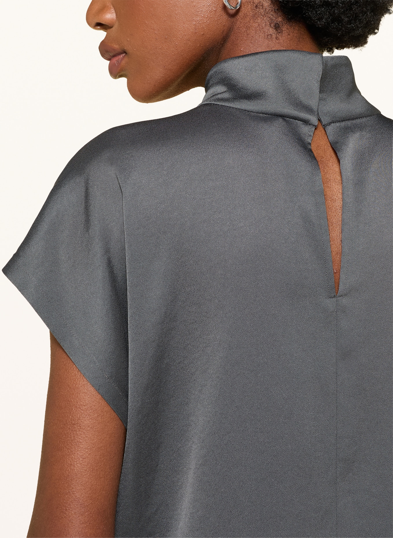 DRYKORN Blusenshirt ALARIA_1 aus Satin: DUNKELGRAU