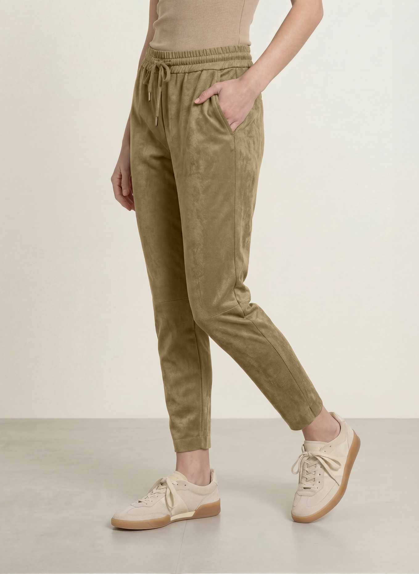 Juvia Spodnie w stylu joggingowym o wyglądzie skóry: OLIWKOWY
