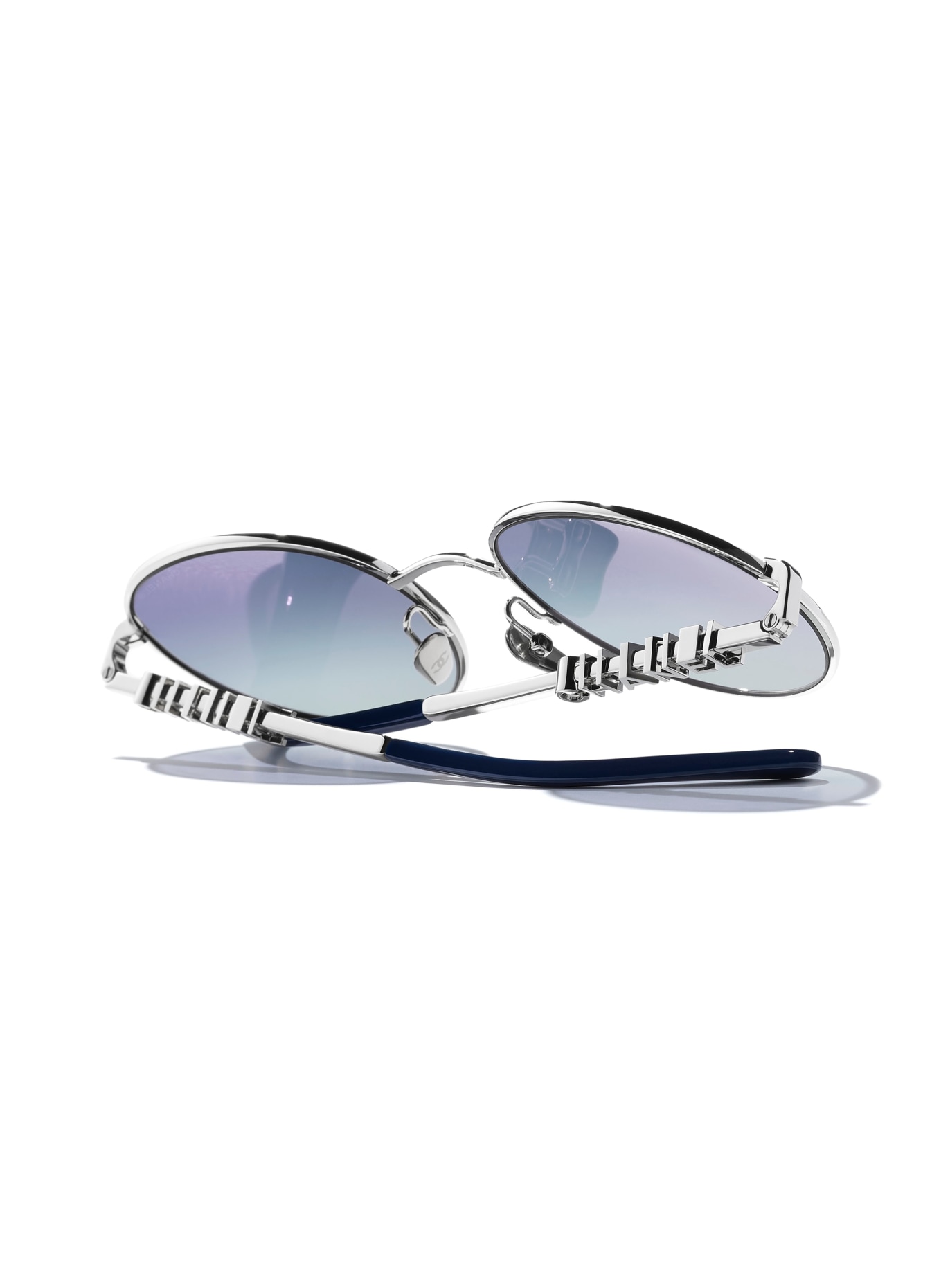 CHANEL Round sunglasses: SILVER/ GREY GRAD BLUE MIRROR SILVER