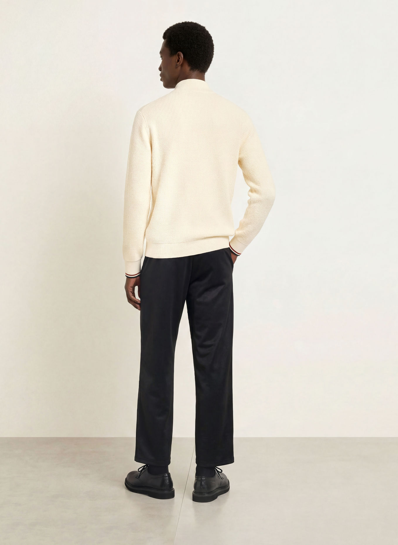 FRED PERRY Troyer: ECRU / DONKERROOD / ZWART