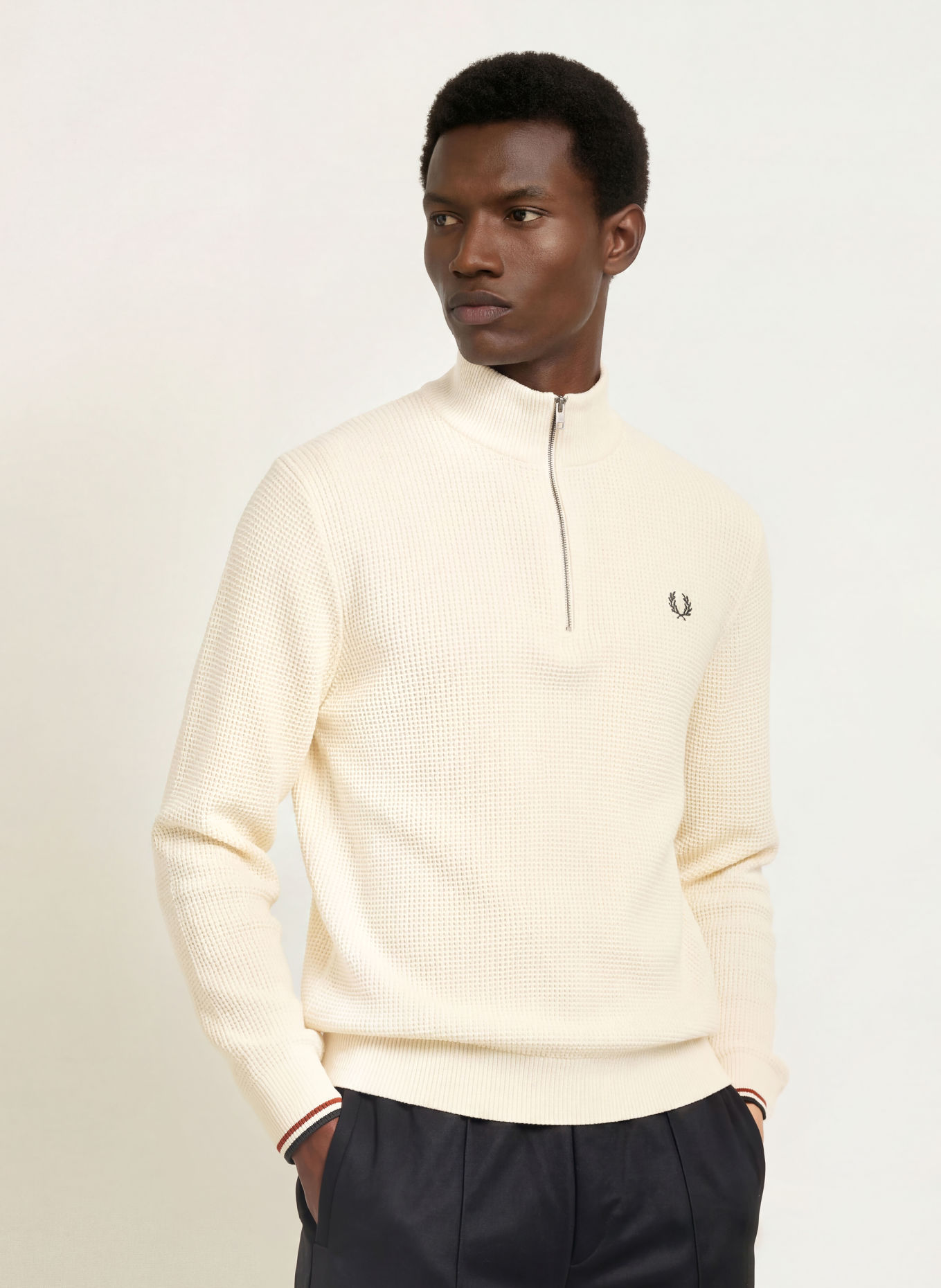 FRED PERRY Troyer: ECRU / DONKERROOD / ZWART