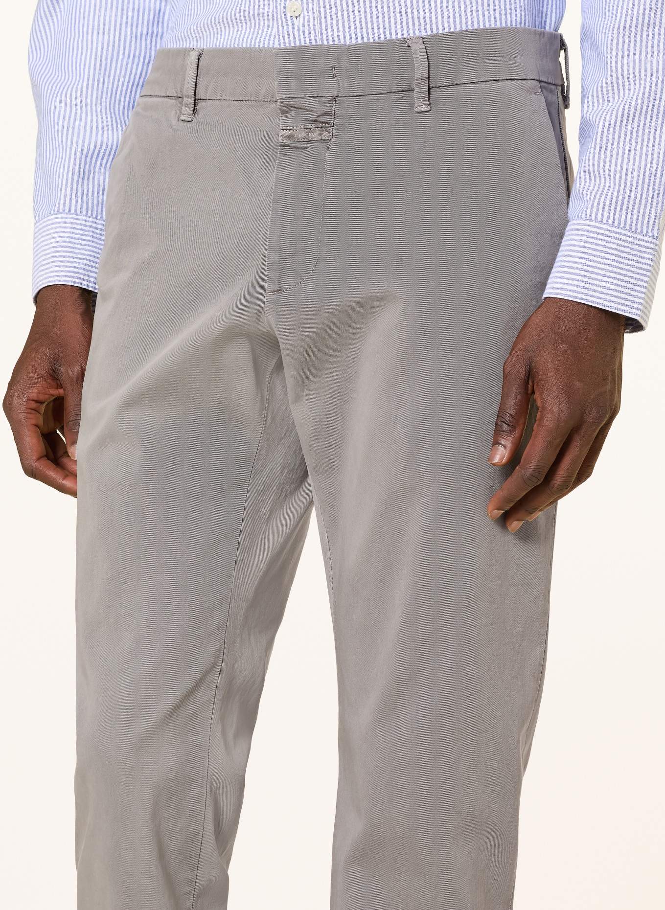 CLOSED Chino kalhoty CLIFTON TRUE Regular Fit: ŠEDÁ