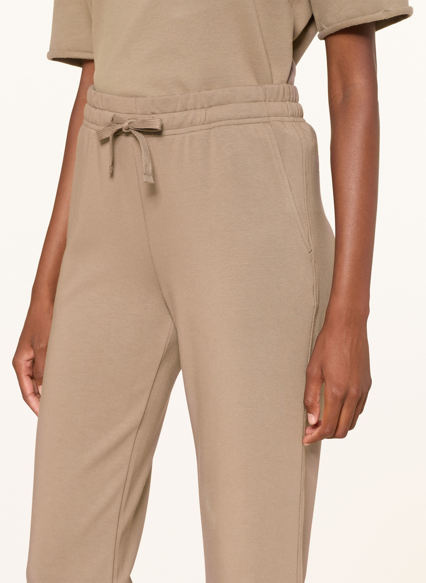 Juvia ELNA sweatpants: BEIGE