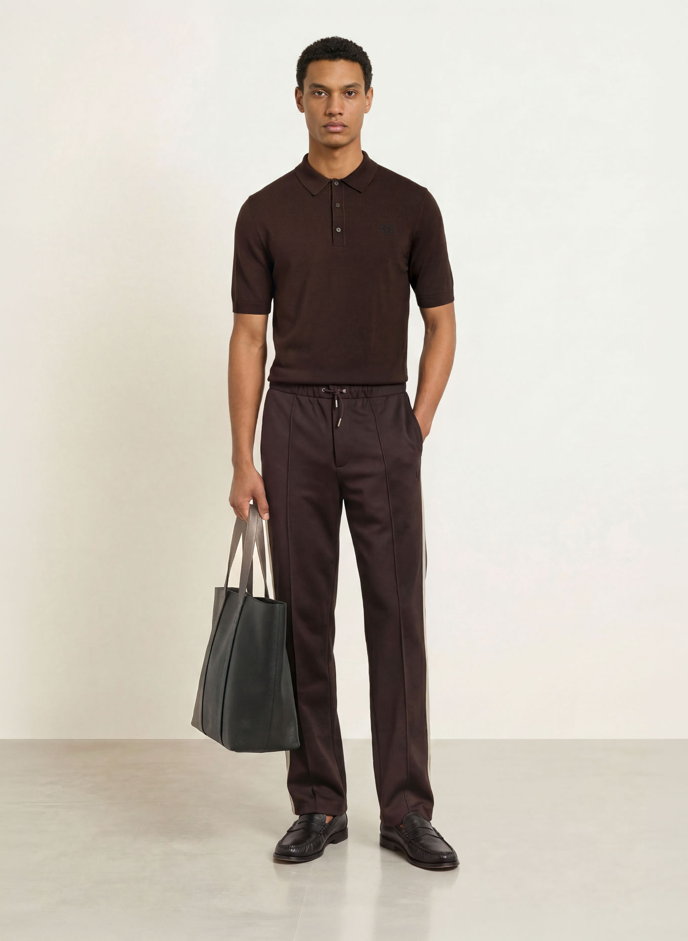 FRED PERRY Úpletová polokošile: TMAVĚ HNĚDÁ