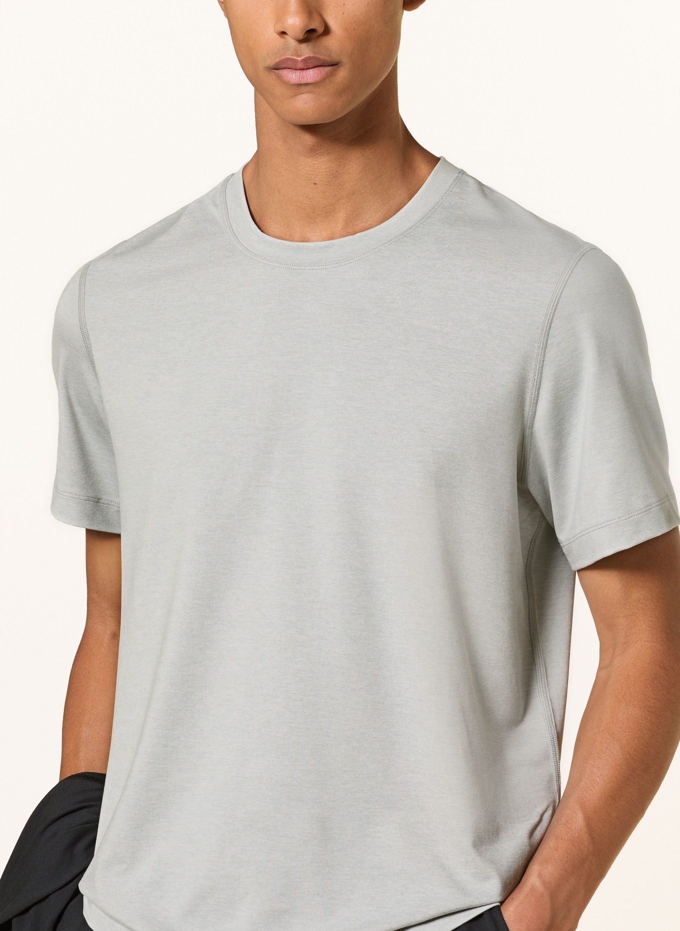 lululemon T-shirt CORE: JASNOCZARY
