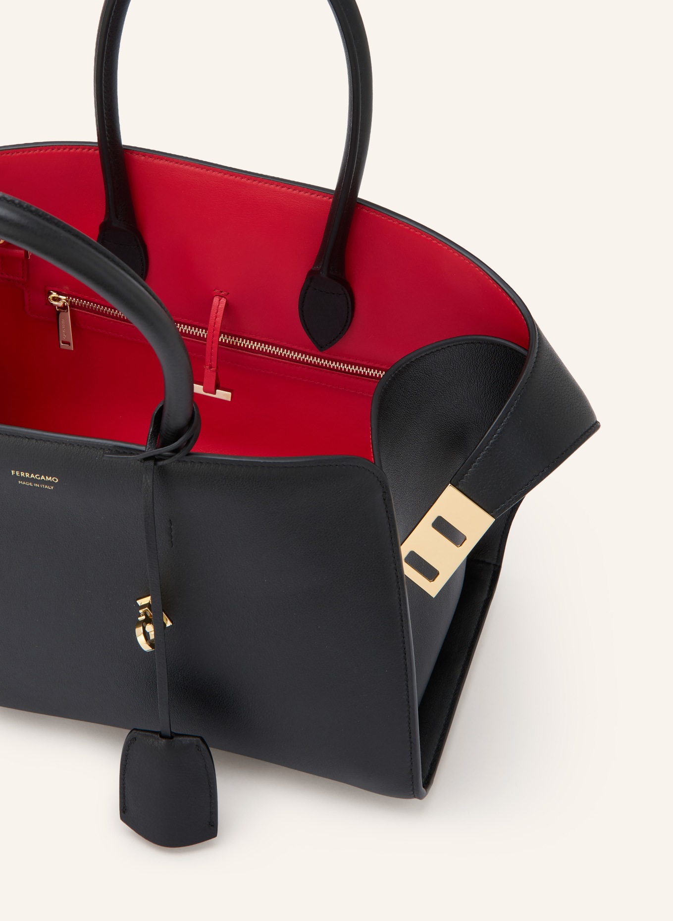 FERRAGAMO Handbag HUG SOFT: BLACK / GOLD