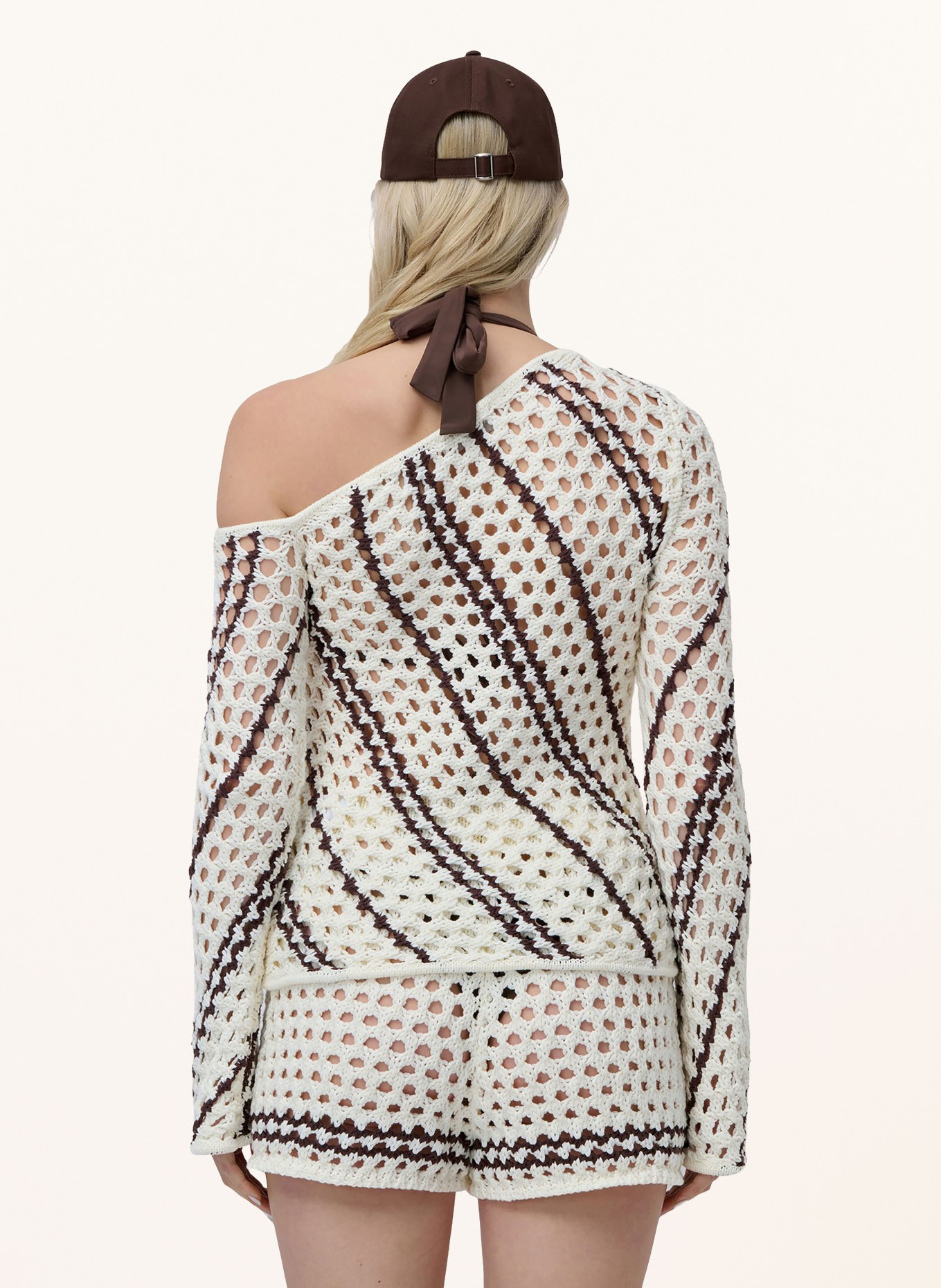 LeGer Studio One-shoulder trui LAREN: MARRON FONCÉ / CRÈME