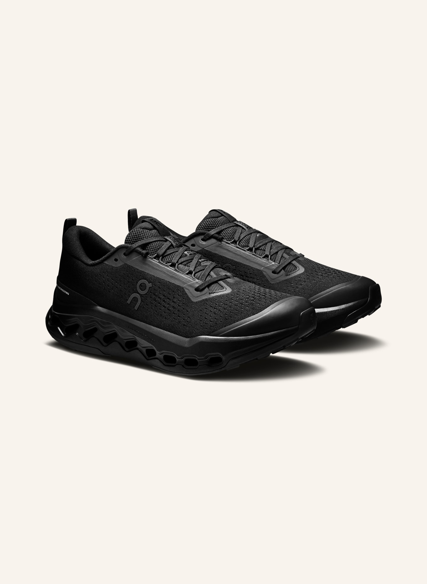 On Trailrunningschoenen CLOUDSURFER TRAIL 2: ZWART
