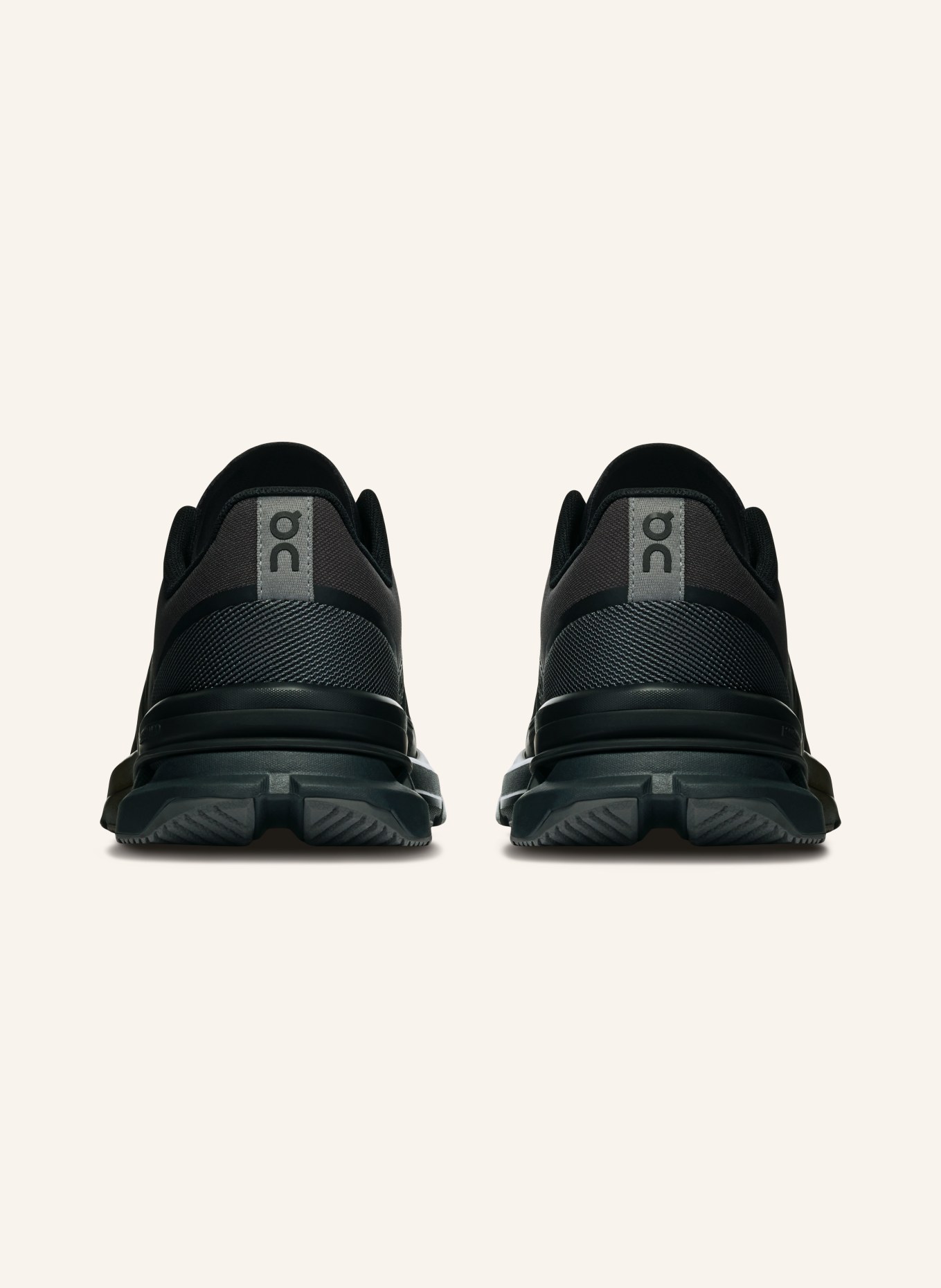 On CLOUDPULSE PRO fitness shoes: BLACK