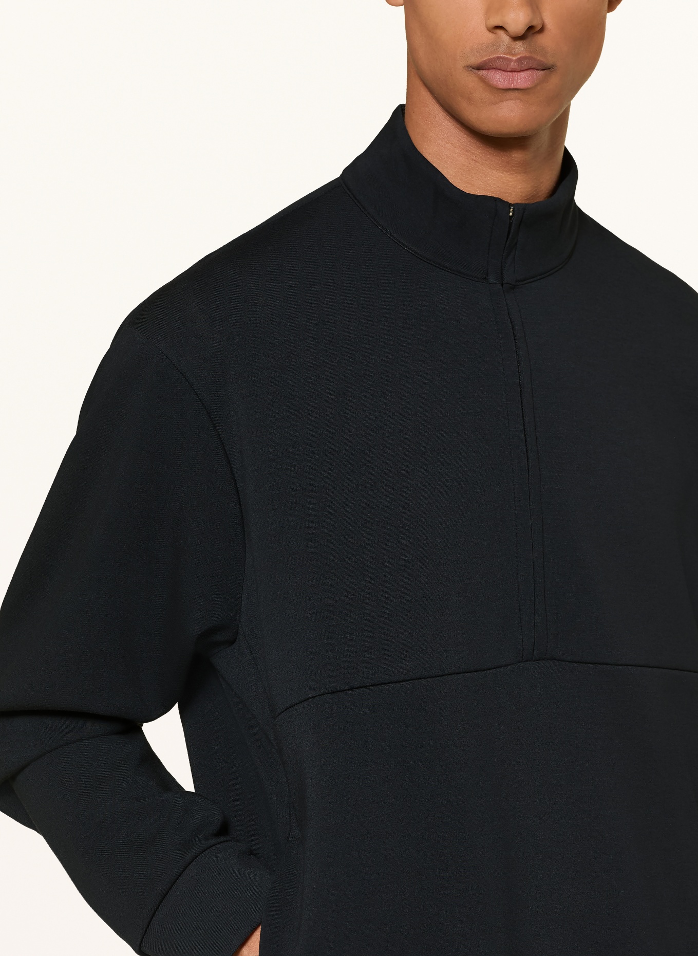Nike Workout Shirt 24.7: BLACK