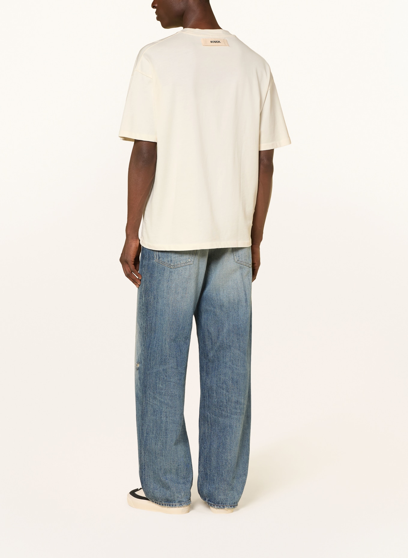 rough. T-Shirt: ECRU