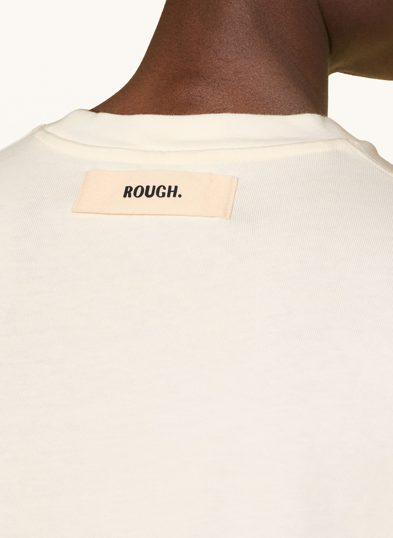 rough. T-Shirt: ECRU