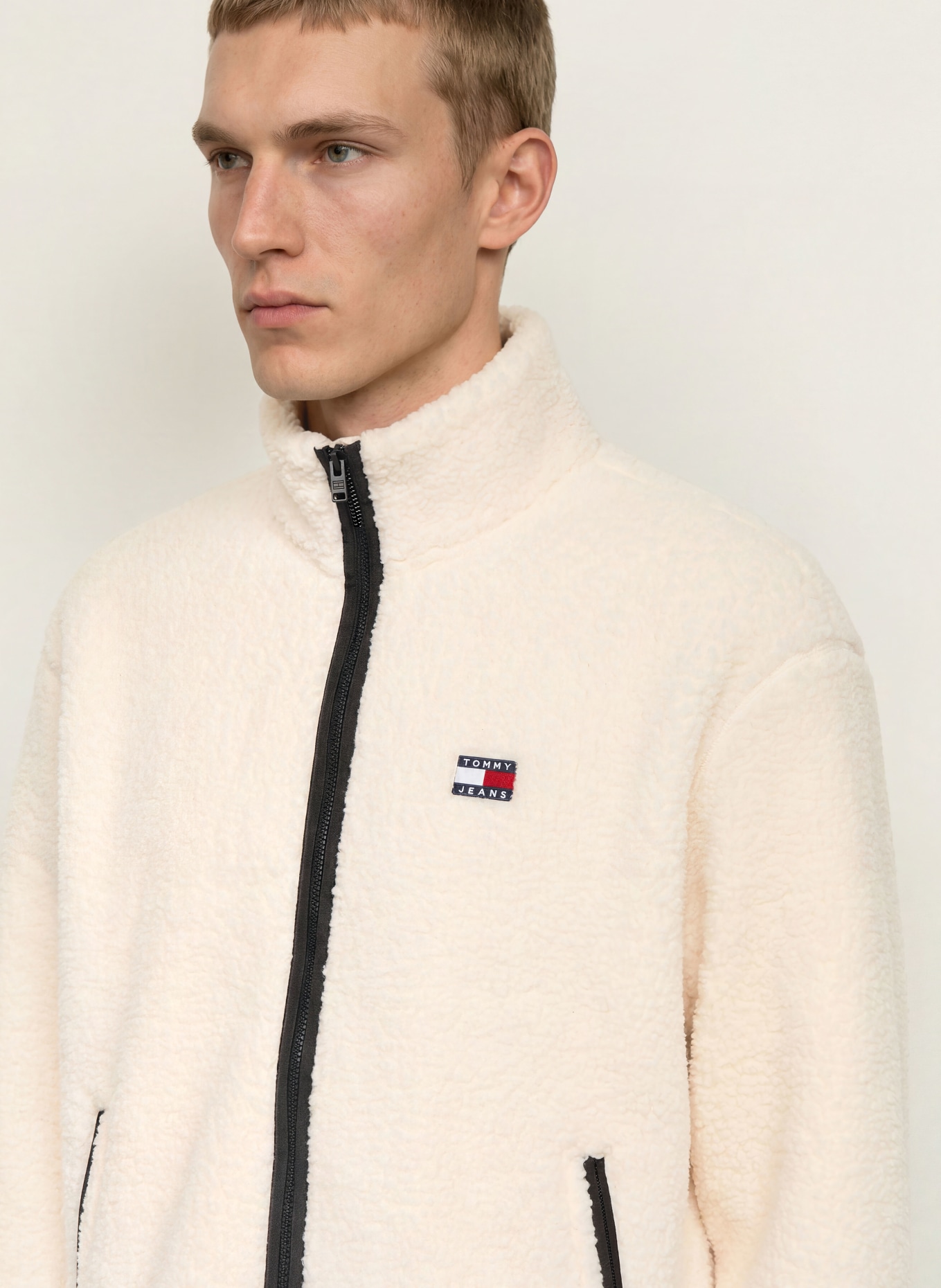 TOMMY JEANS Teddyfell-Jacke: CREME / SCHWARZ