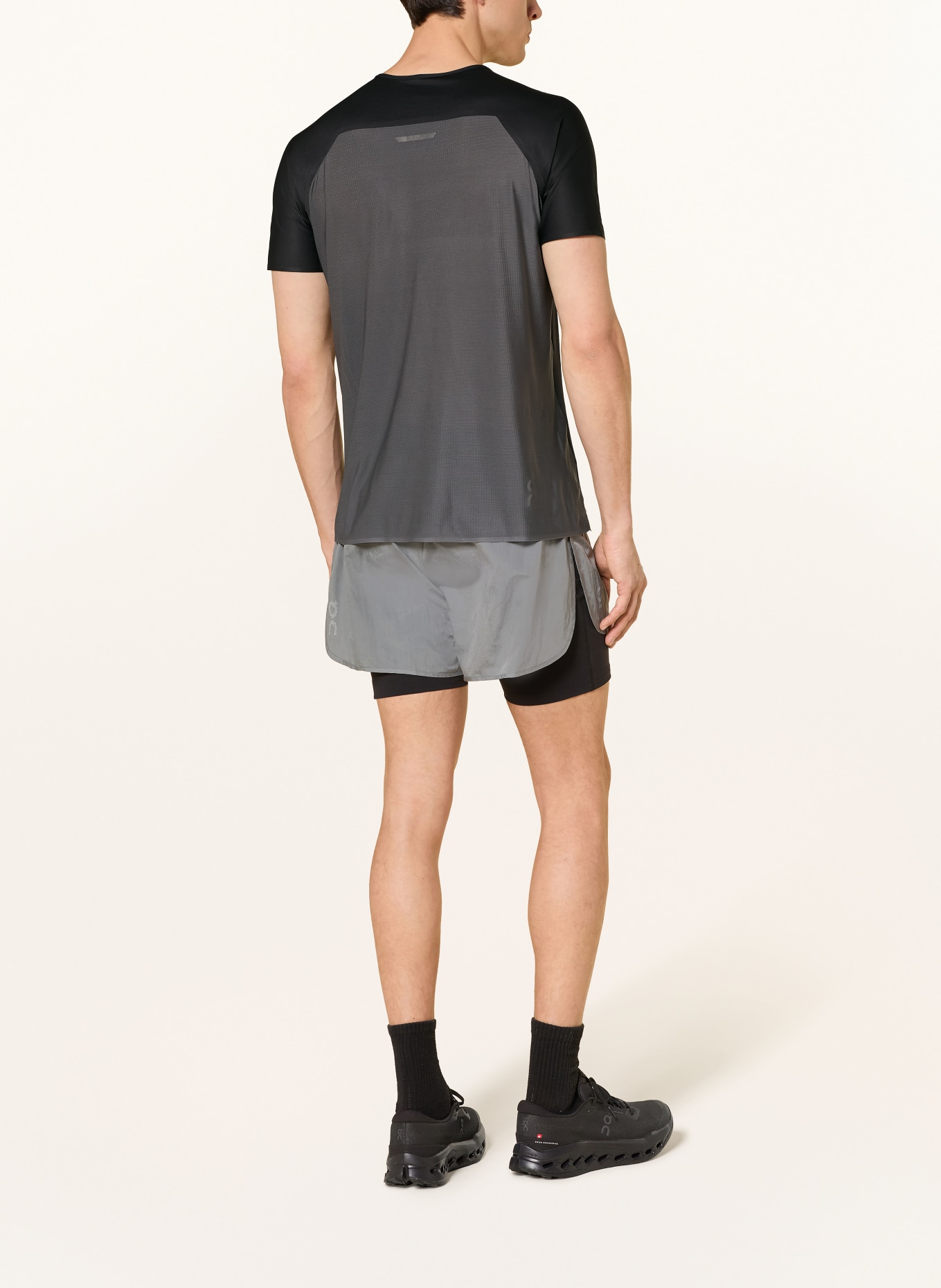 On Funktionsshirt PERFORMANCE-T: SCHWARZ / GRAU