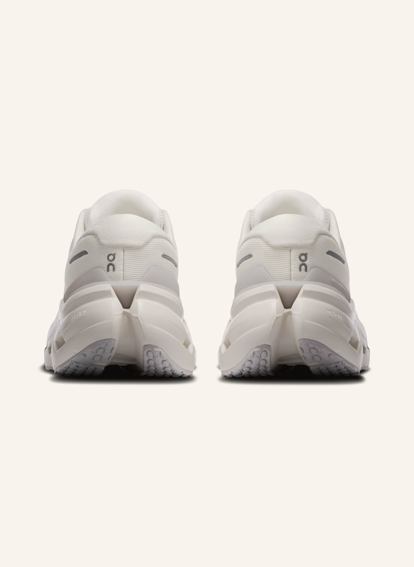 On Chaussures de course CLOUDRUNNER 3: BLANC / GRIS CLAIR
