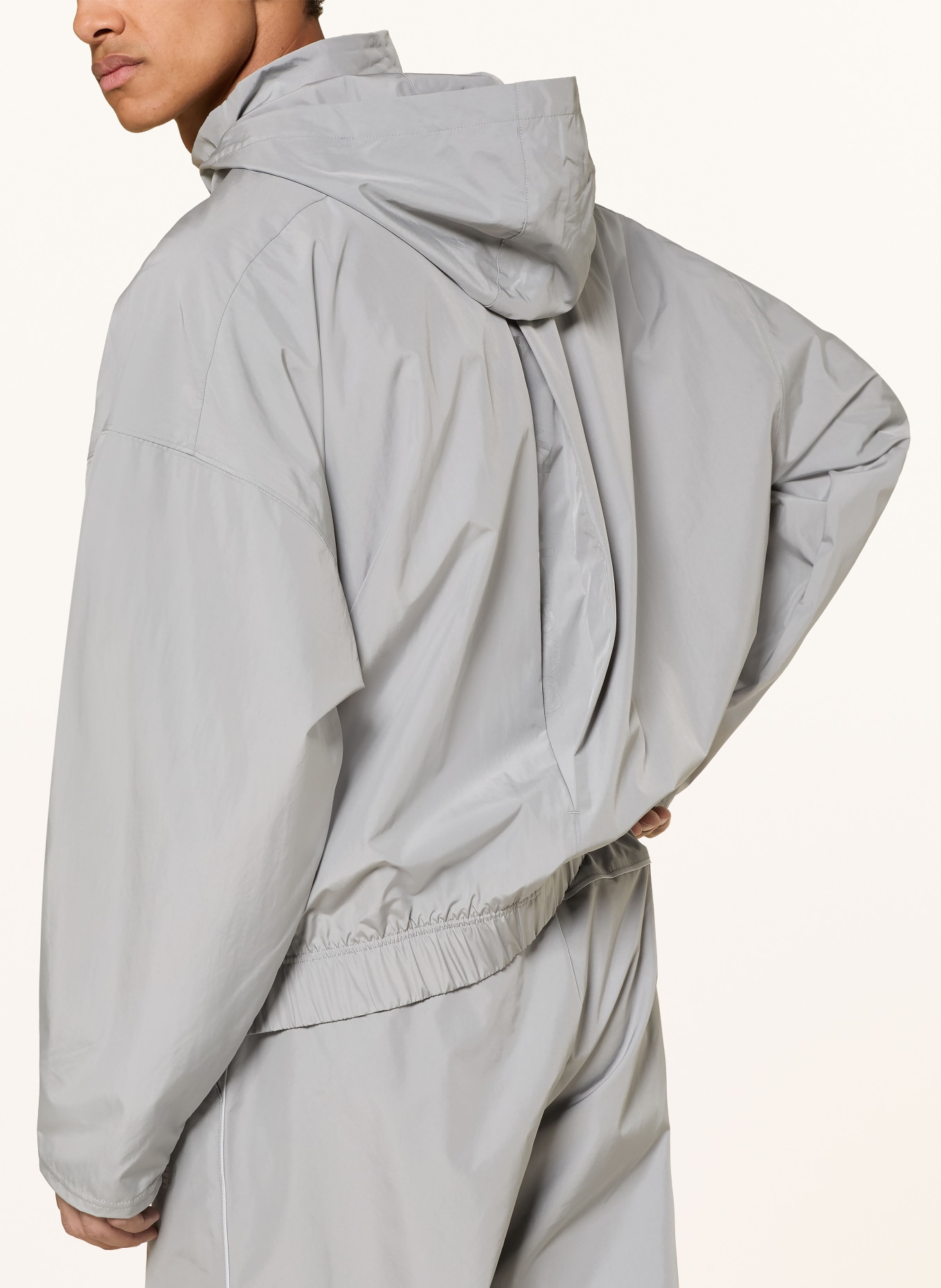 new balance ELUSIVE SHELL Training Jacket: GRAY