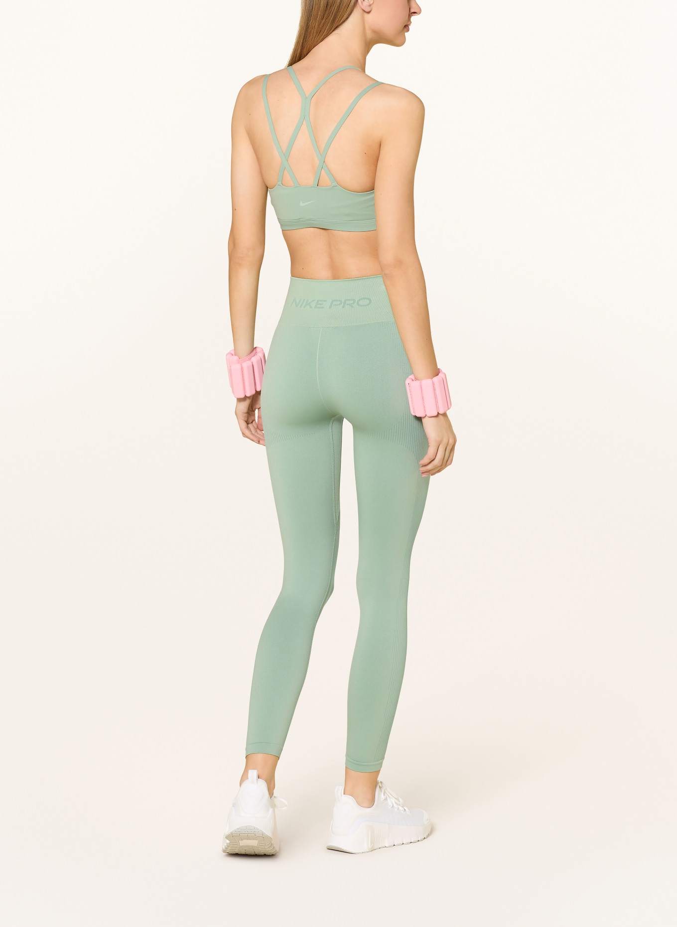 Nike ZENVY STRAPPY Sports Bra: MINT / WHITE