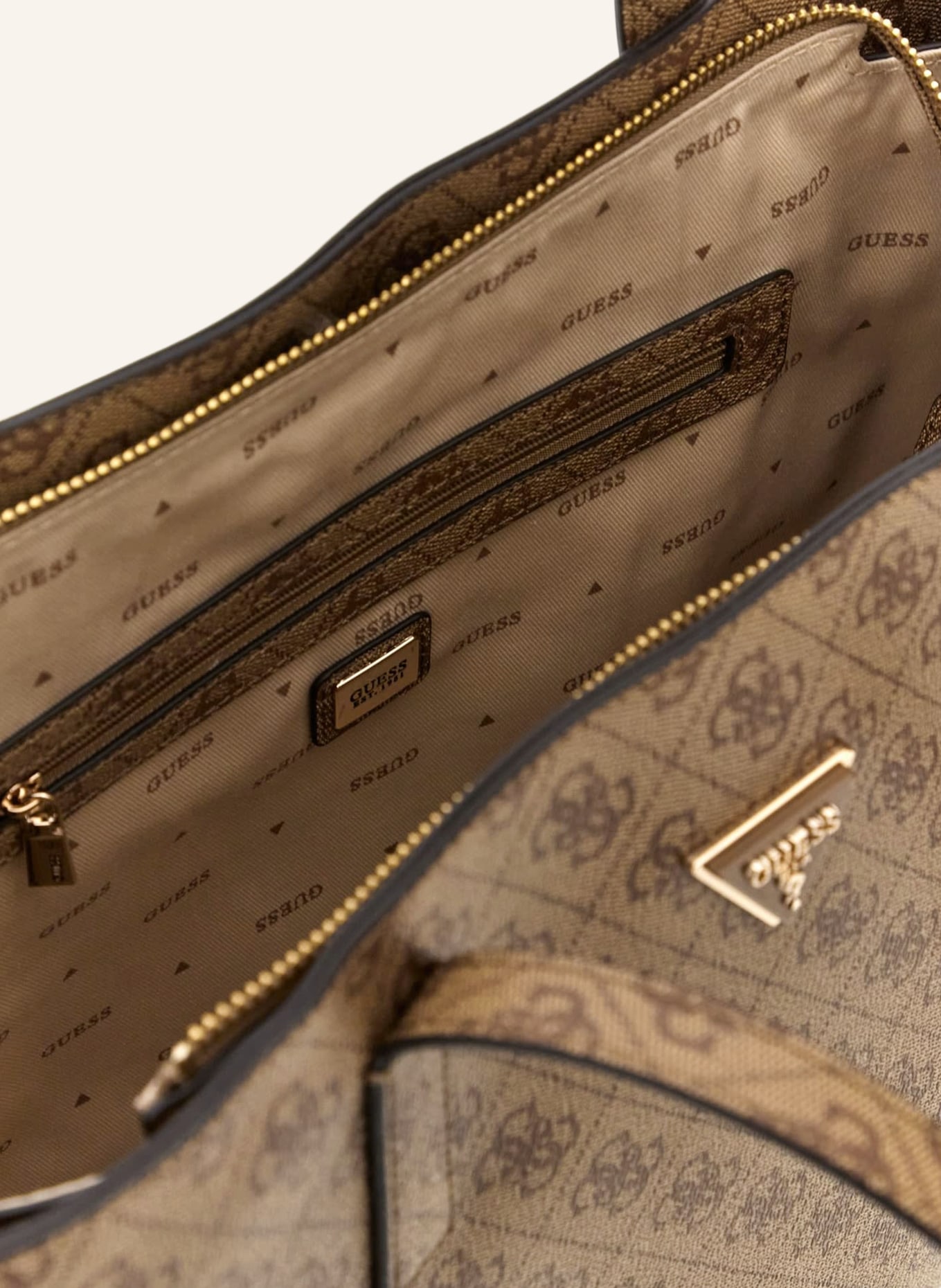 GUESS Shopper MERIDIAN met studs: BEIGE