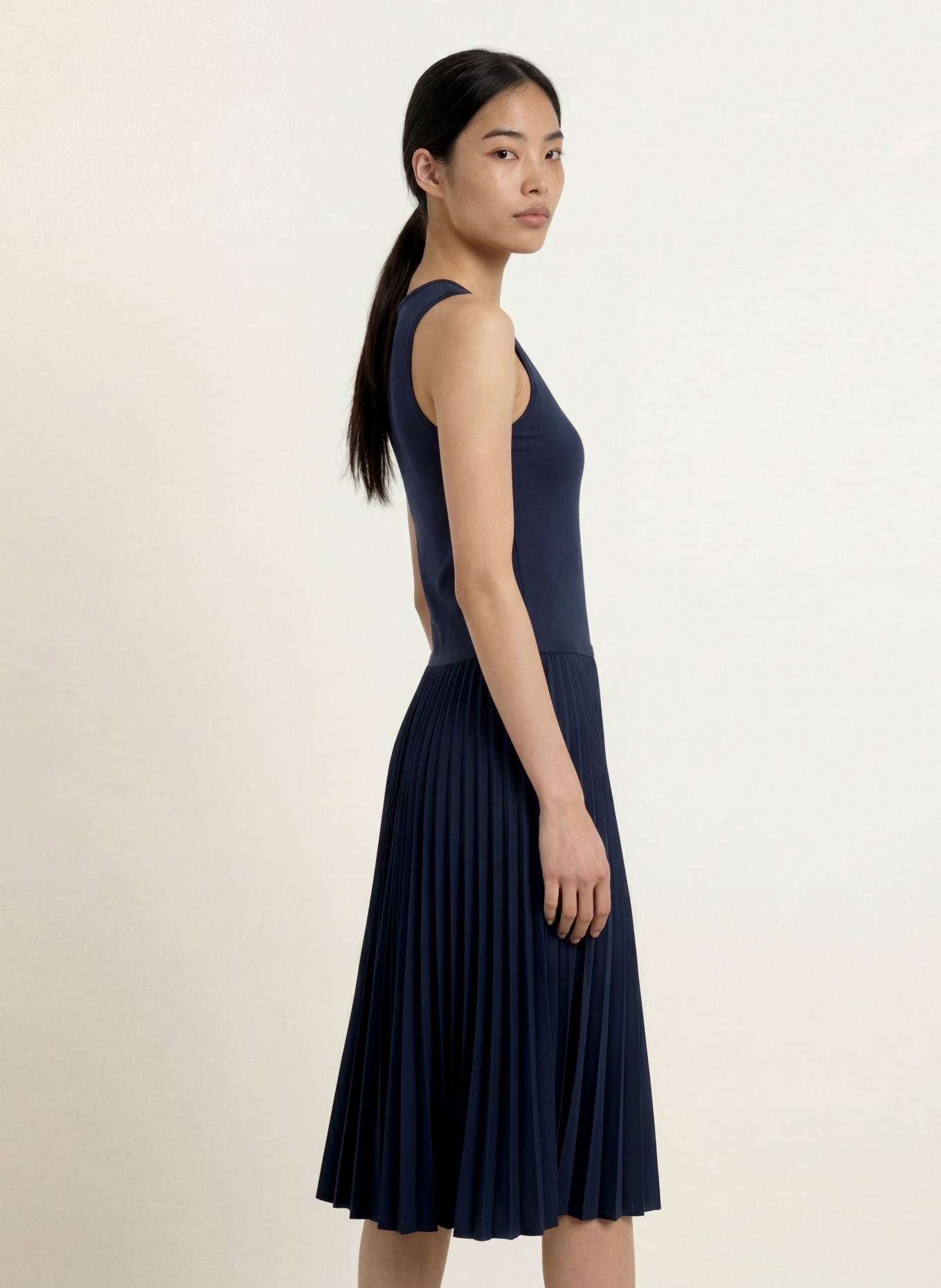 LACOSTE Jerseykleid mit Plissees: DUNKELBLAU