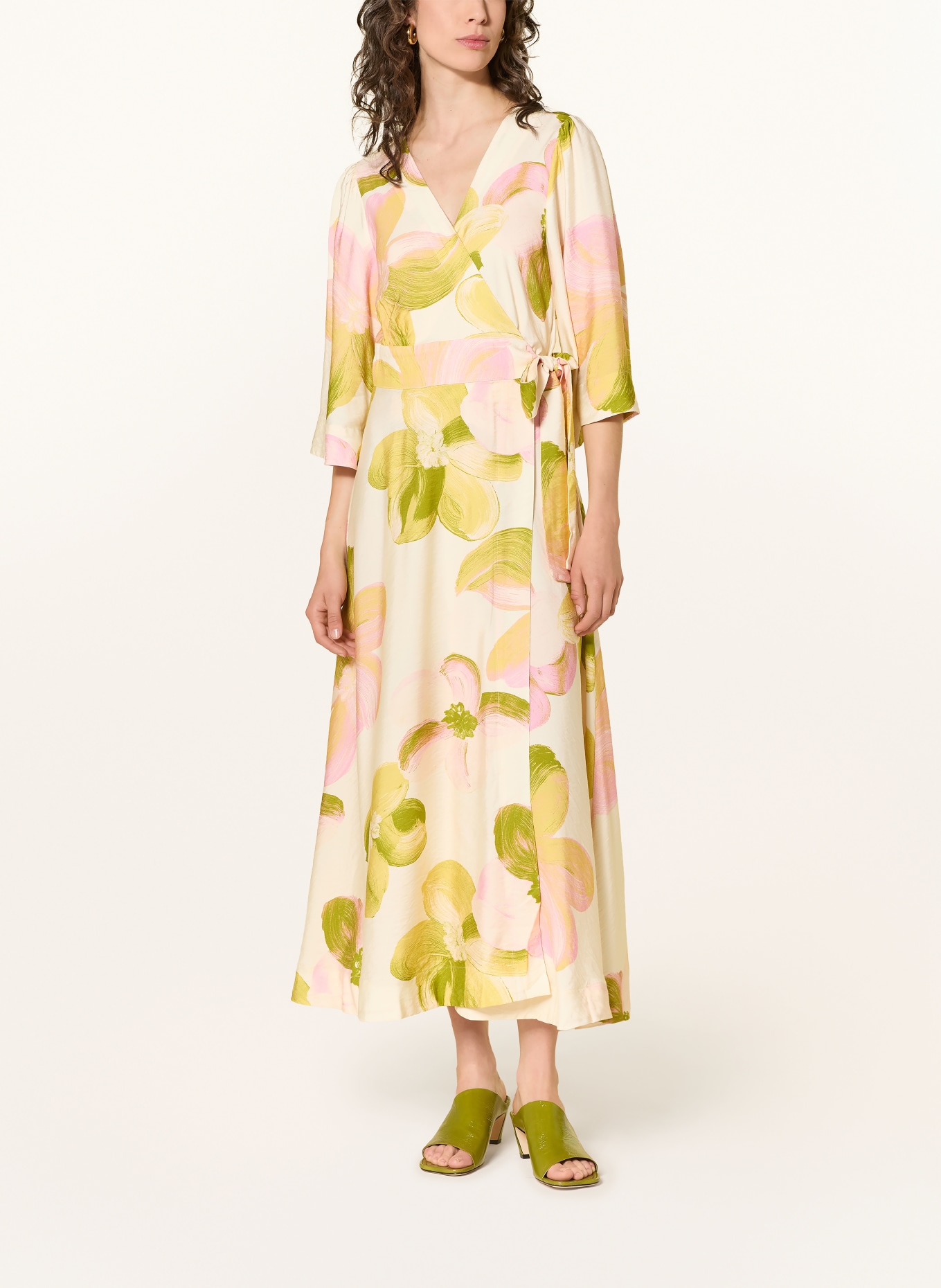 Y.A.S. Wrap dress with 3/4 sleeves: CREAM / PINK / OLIVE