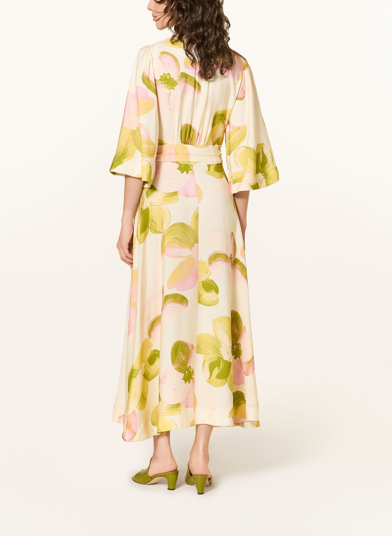 Y.A.S. Wrap dress with 3/4 sleeves: CREAM / PINK / OLIVE