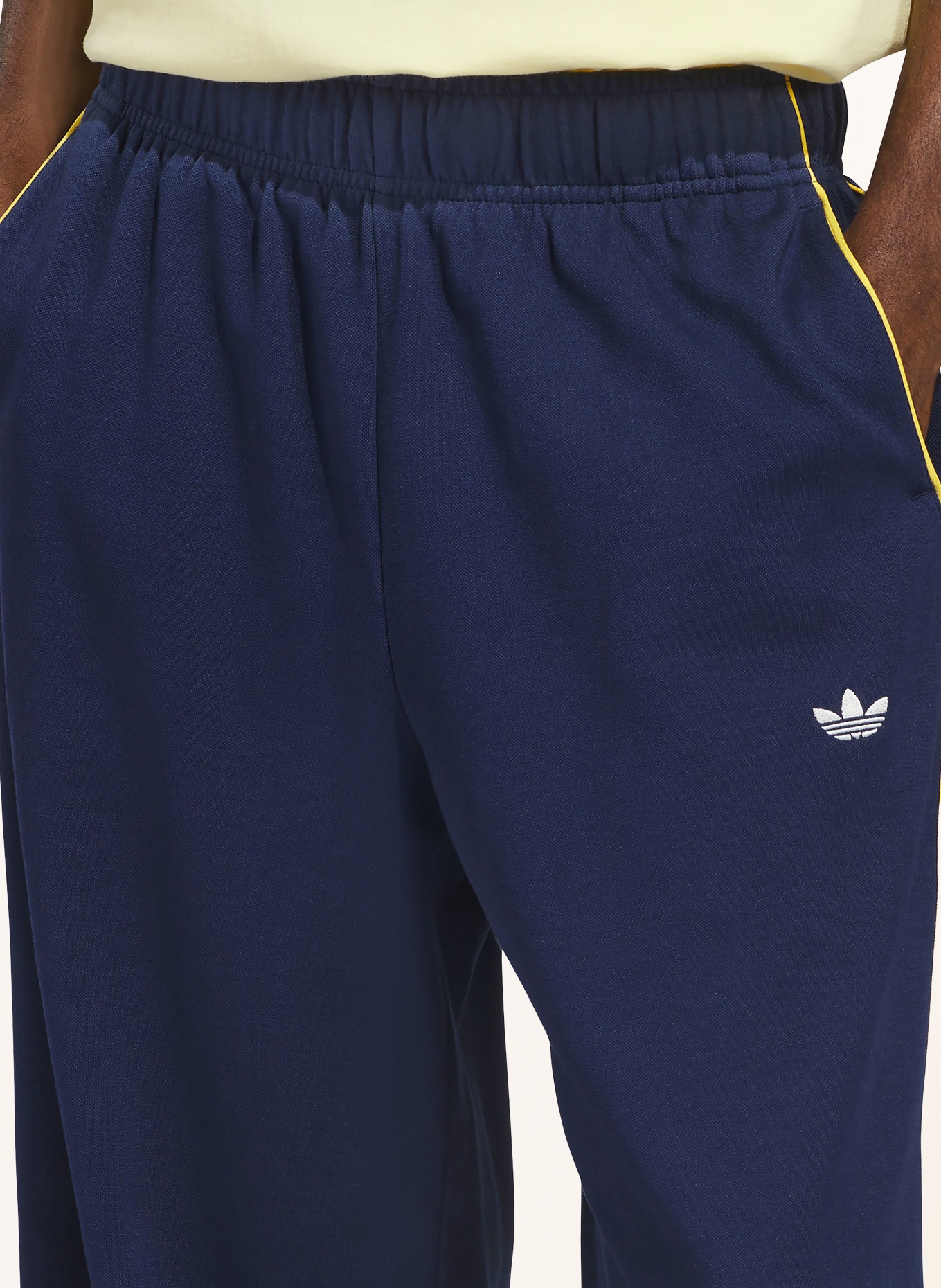 adidas Originals Trackpants CITY TERRACE in een mix van materialen: DONKERBLAUW / GEEL