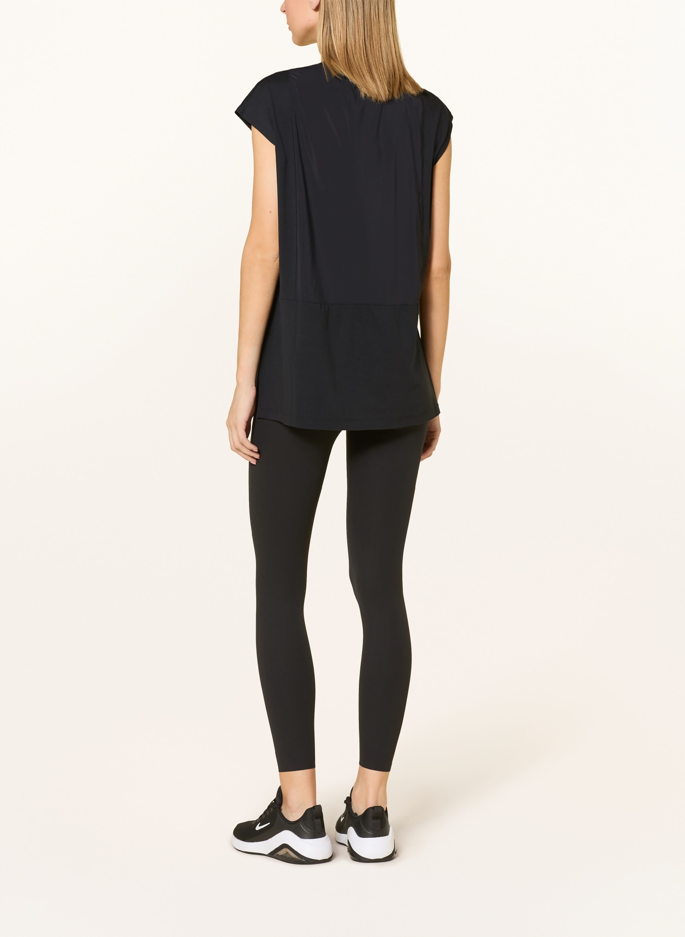 Nike Funktionsshirt 24.7 IMPOSSIBLYSOFT: SCHWARZ