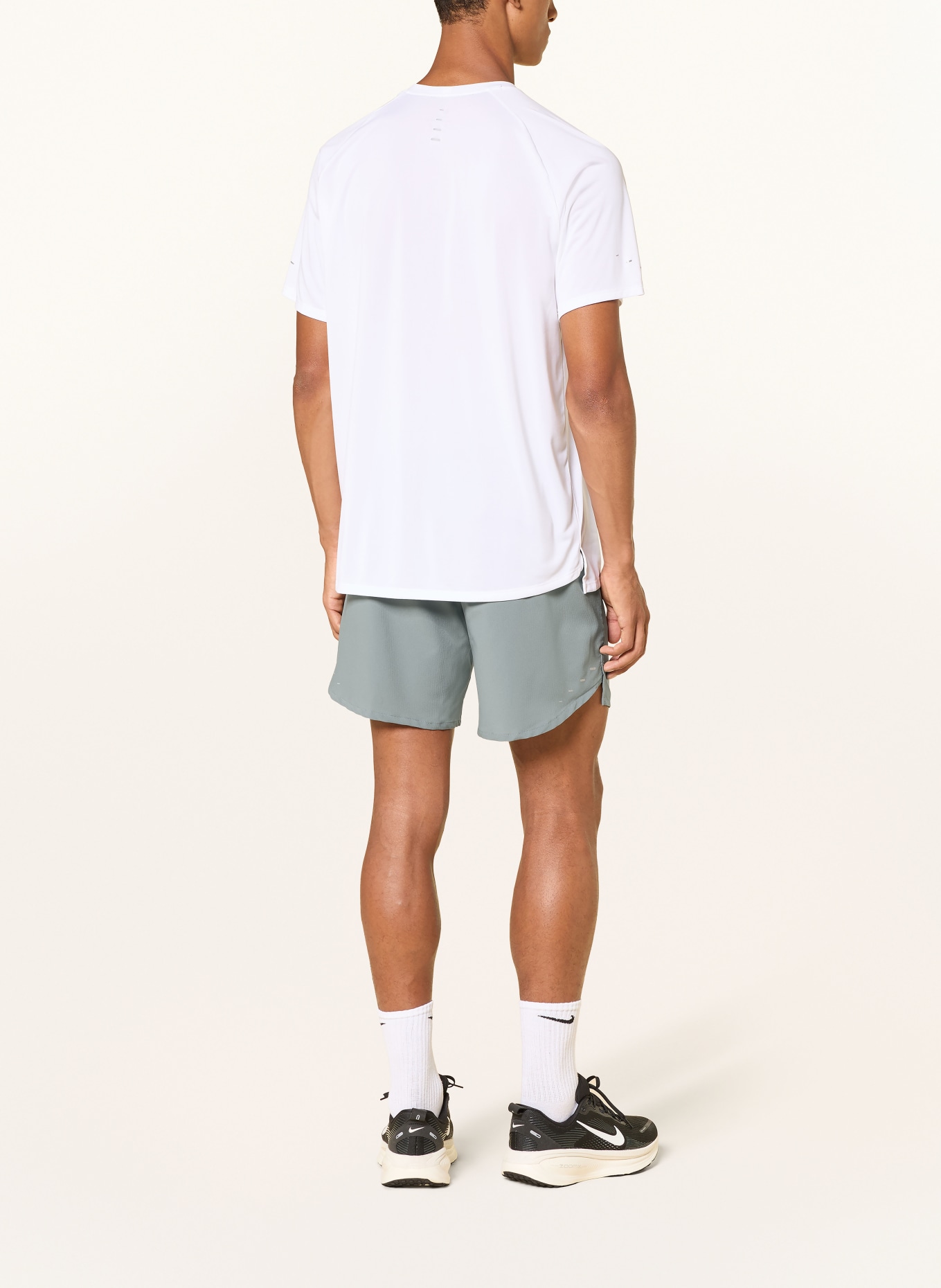 Nike 2-in-1-Laufshorts STRIDE: GRAU