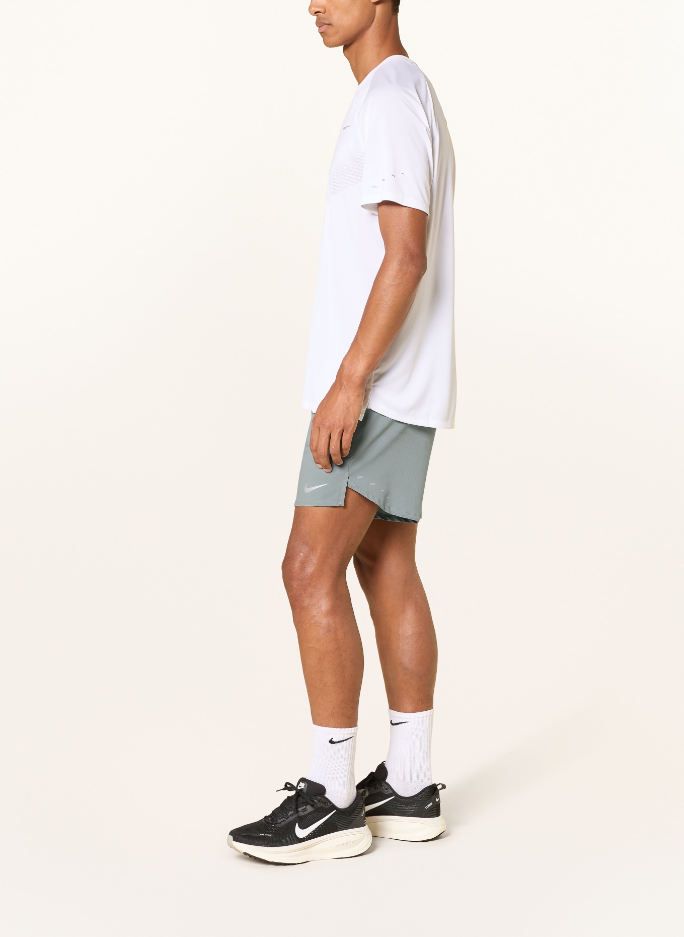 Nike 2-in-1-Laufshorts STRIDE: GRAU
