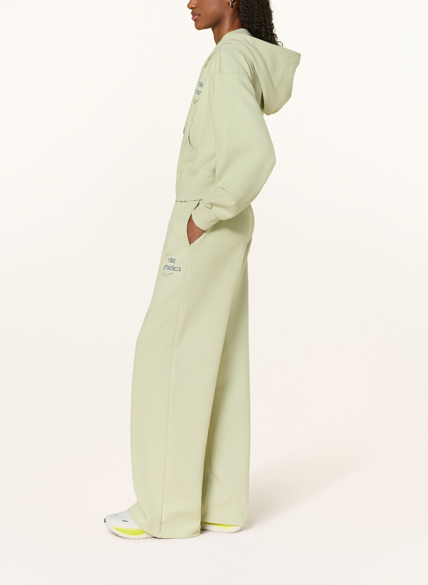 Nike Spodnie dresowe SPORTSWEAR PHOENIX FLEECE: JASNOZIELONY