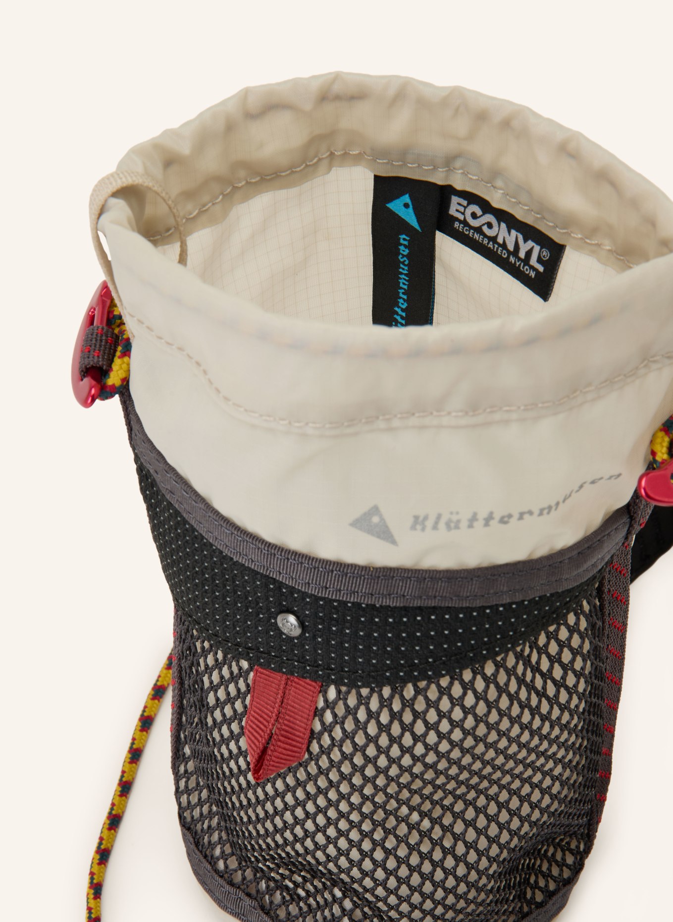 Klättermusen Umhängetasche ALGIR BOTTLE SLING: CREME / GRAU / DUNKELROT